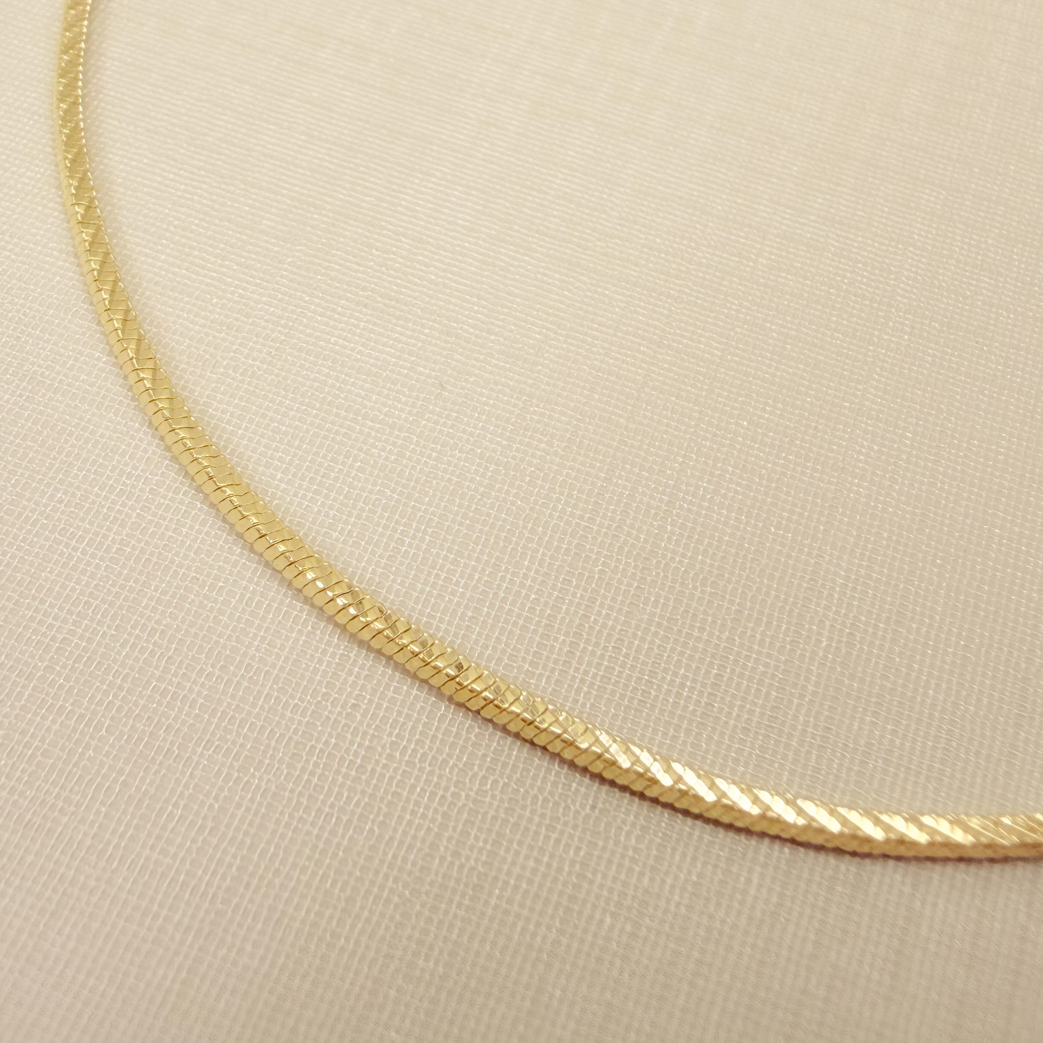 12.2265.0.O - Pulseira malha tubo quadrado 1mm.