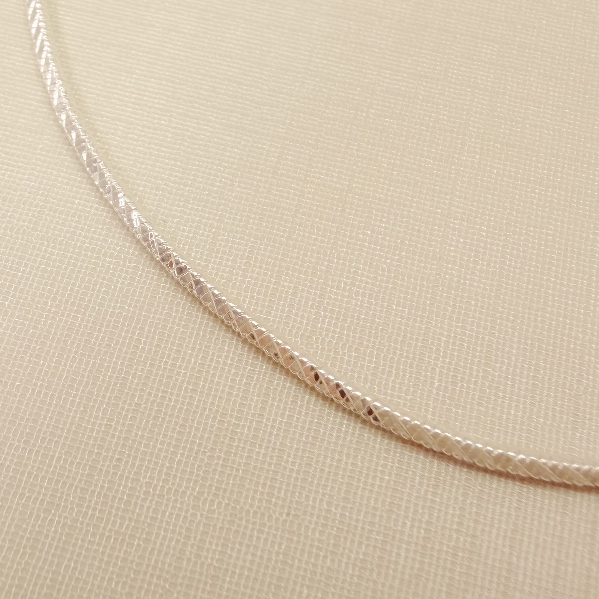 12.2265.0.S - Pulseira malha tubo quadrado 1mm.