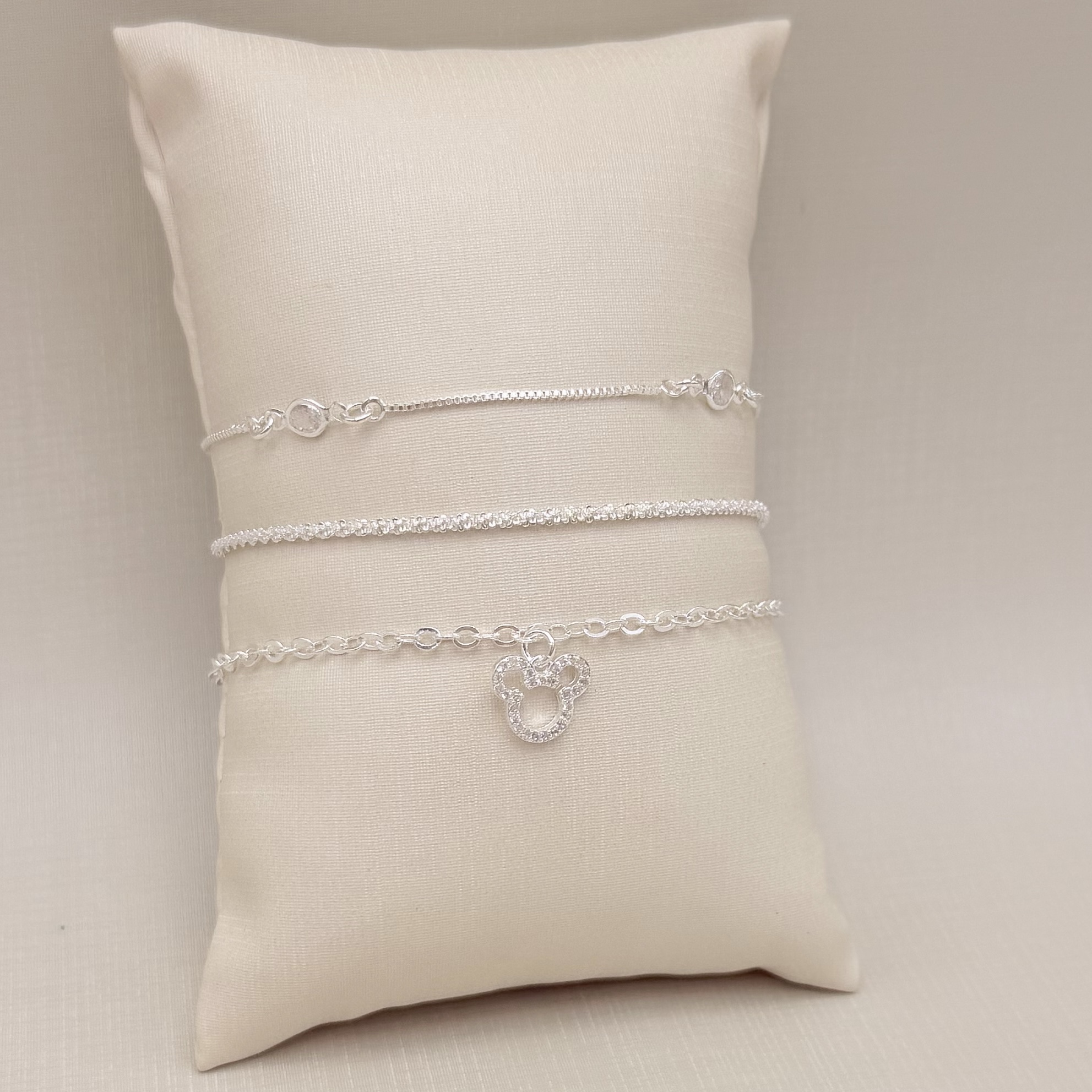 12.2266.1.S - Pulseira insp. modelo Tiffany com pontos de luz e corrente veneziana entre os pontos.