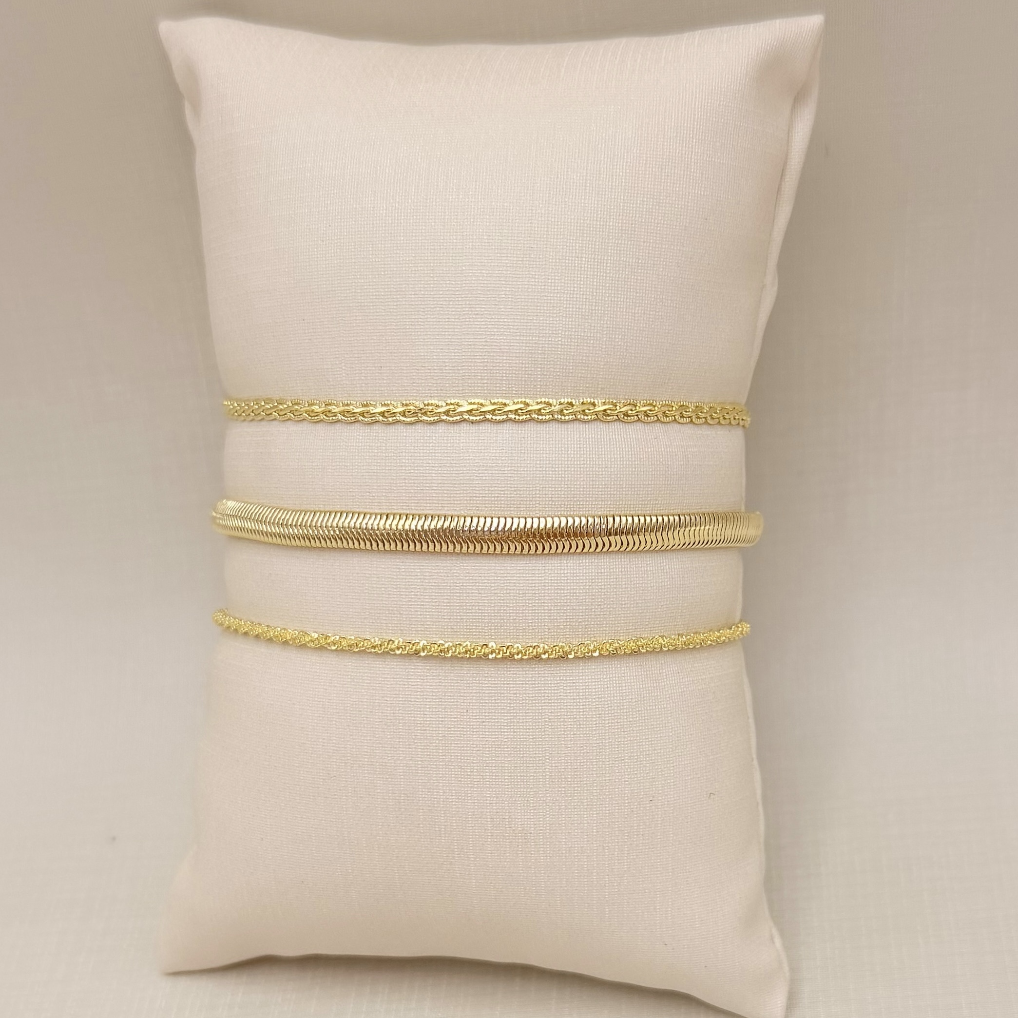 12.2267.0.O - Pulseira malha trança dupla com fios internos lisos e fios externos trabalhados 2,4mm.