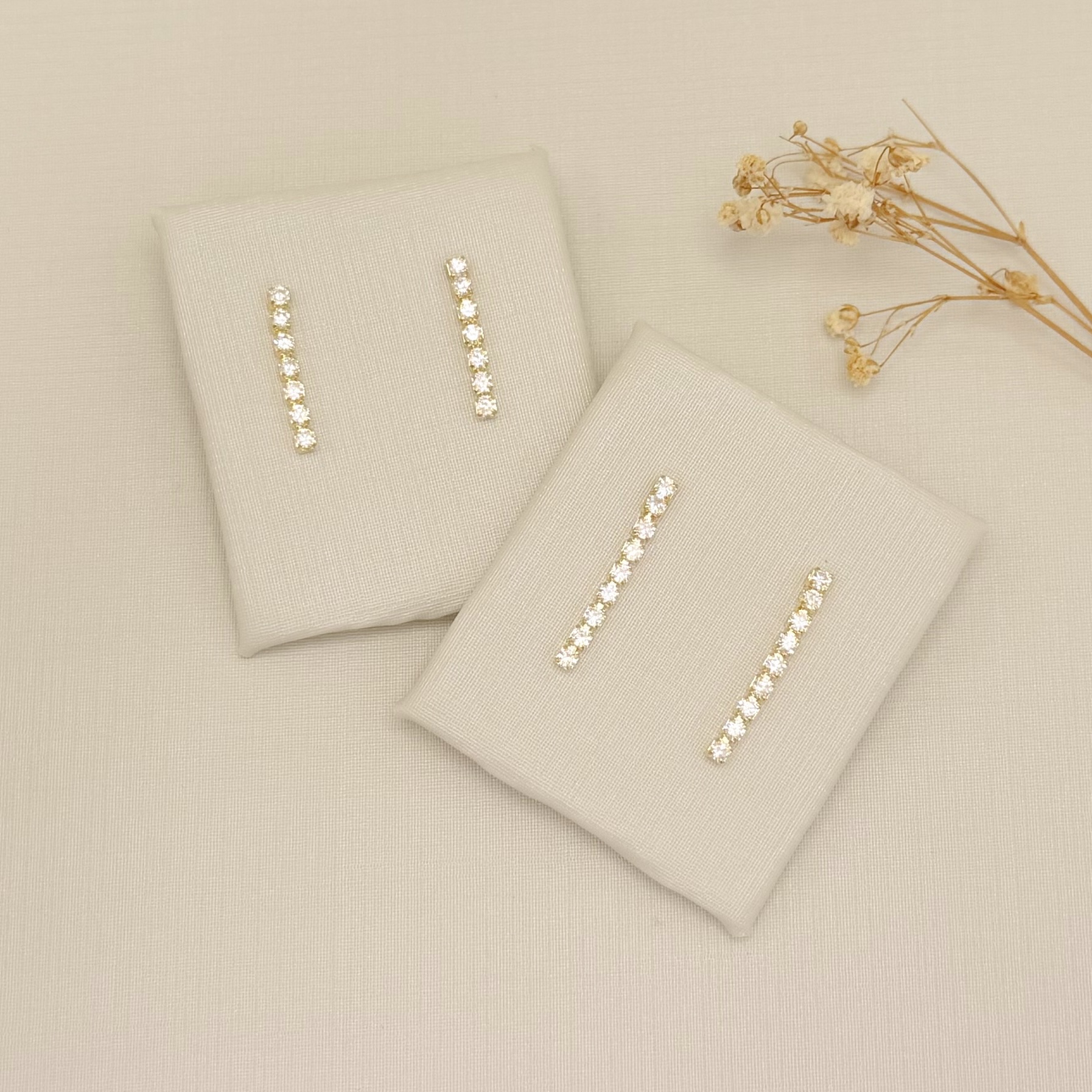 06.1322.1.O - Brinco um fio de zircônia 1,9cm