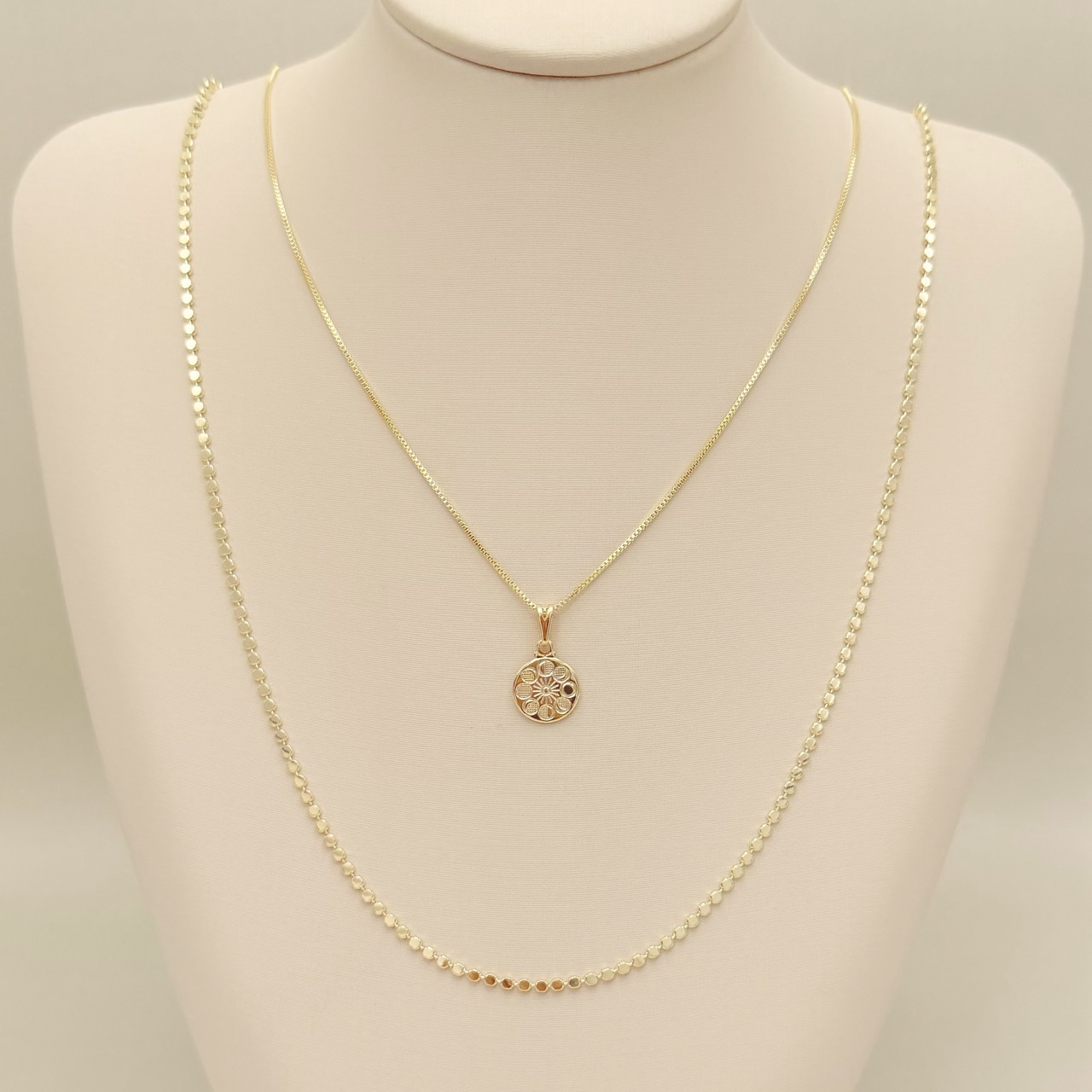 09.2494.0.O - (70) Colar longo malha de bolinhas achatadas.