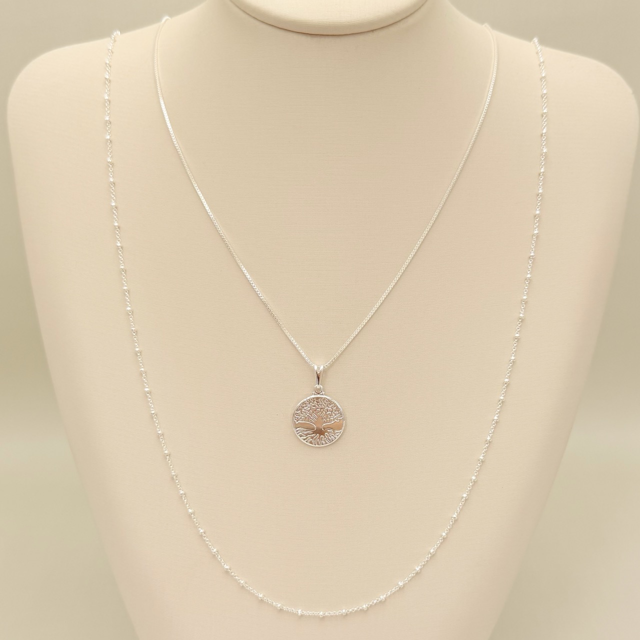 09.2426.0.S - (62cm) Colar de mini elo português 1mm de espessura com rondeis/rondel/bolinha a cada 5mm.