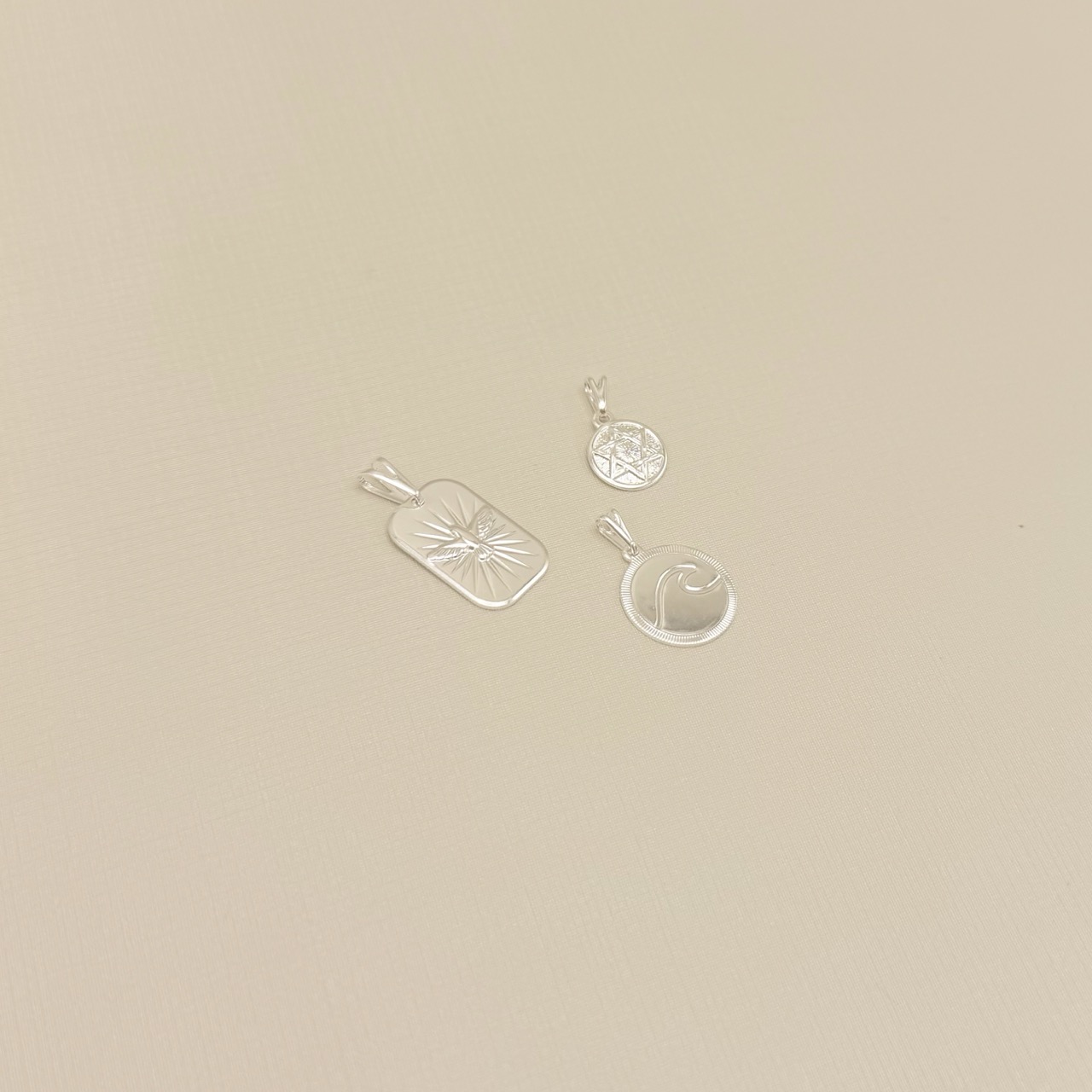 11.0608.0.S - Pingente placa 20x13mm com Espírito Santo em alto relevo