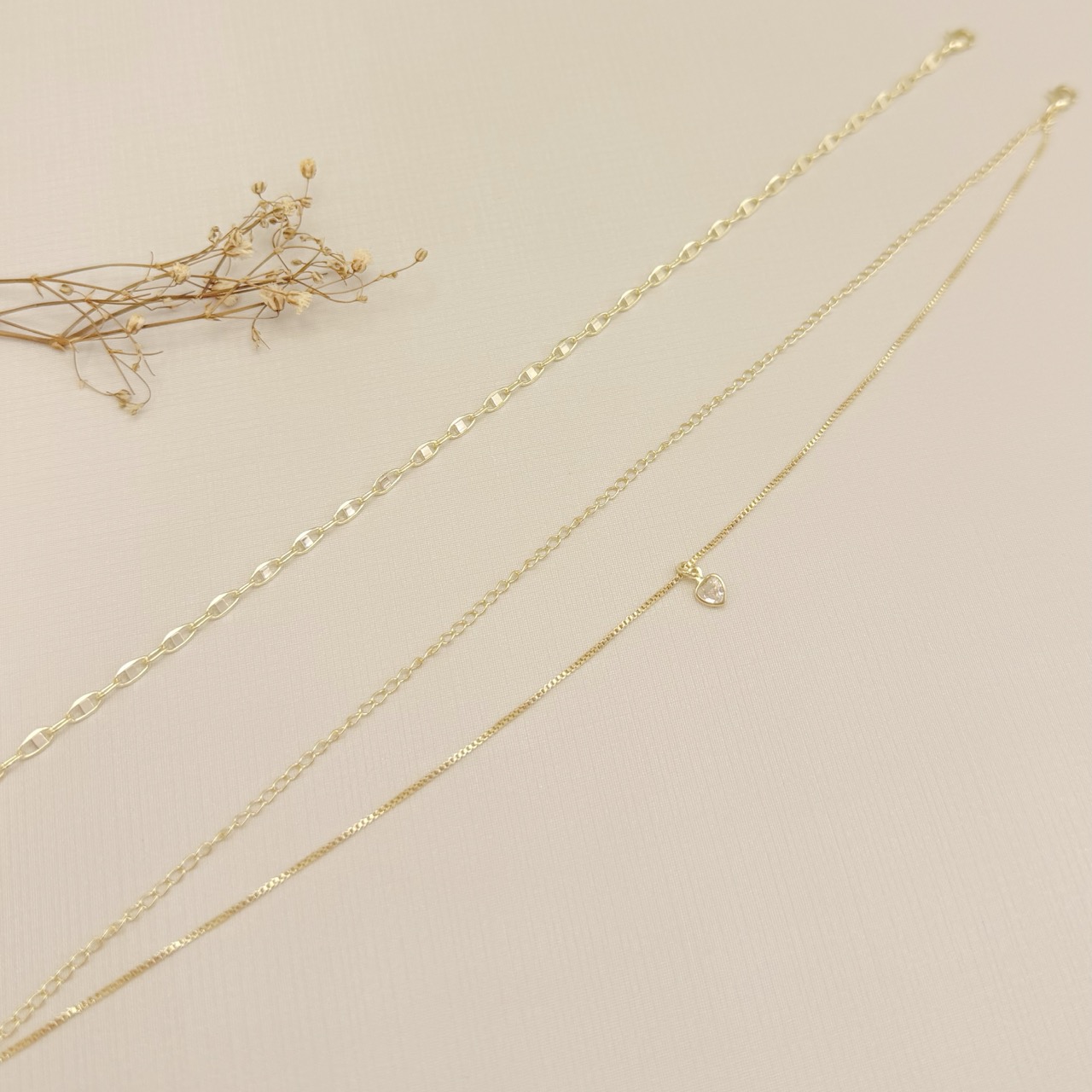 14.0330.0.O - Tornozeleira elo insp. Gucci formato fígaro 1x1, interligado por elo longo fino.