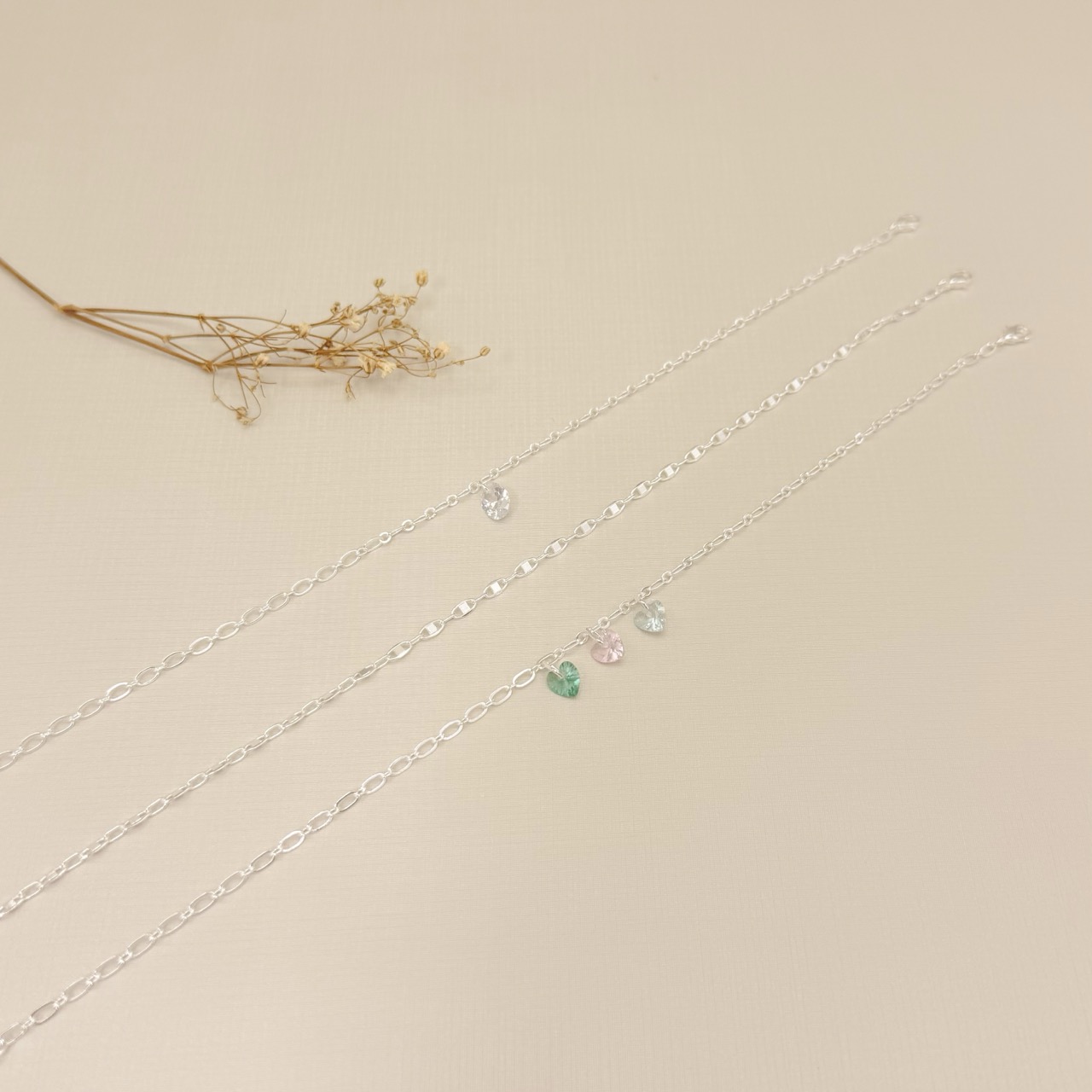 14.0330.0.S - Tornozeleira elo insp. Gucci formato fígaro 1x1, interligado por elo longo fino.