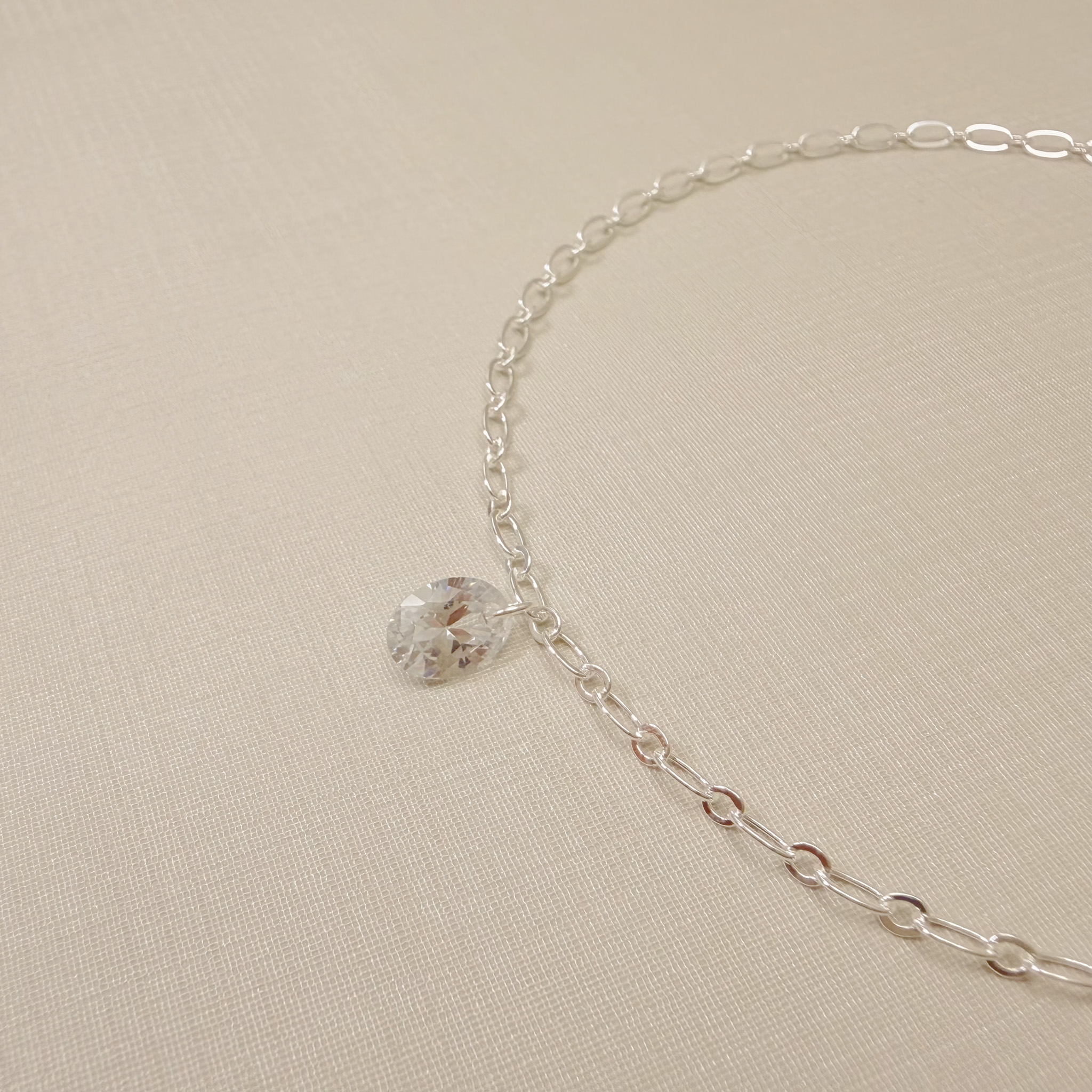 14.0311.1.S -Tornozeleira de elos ovais longos com pingente de ponto de luz oval