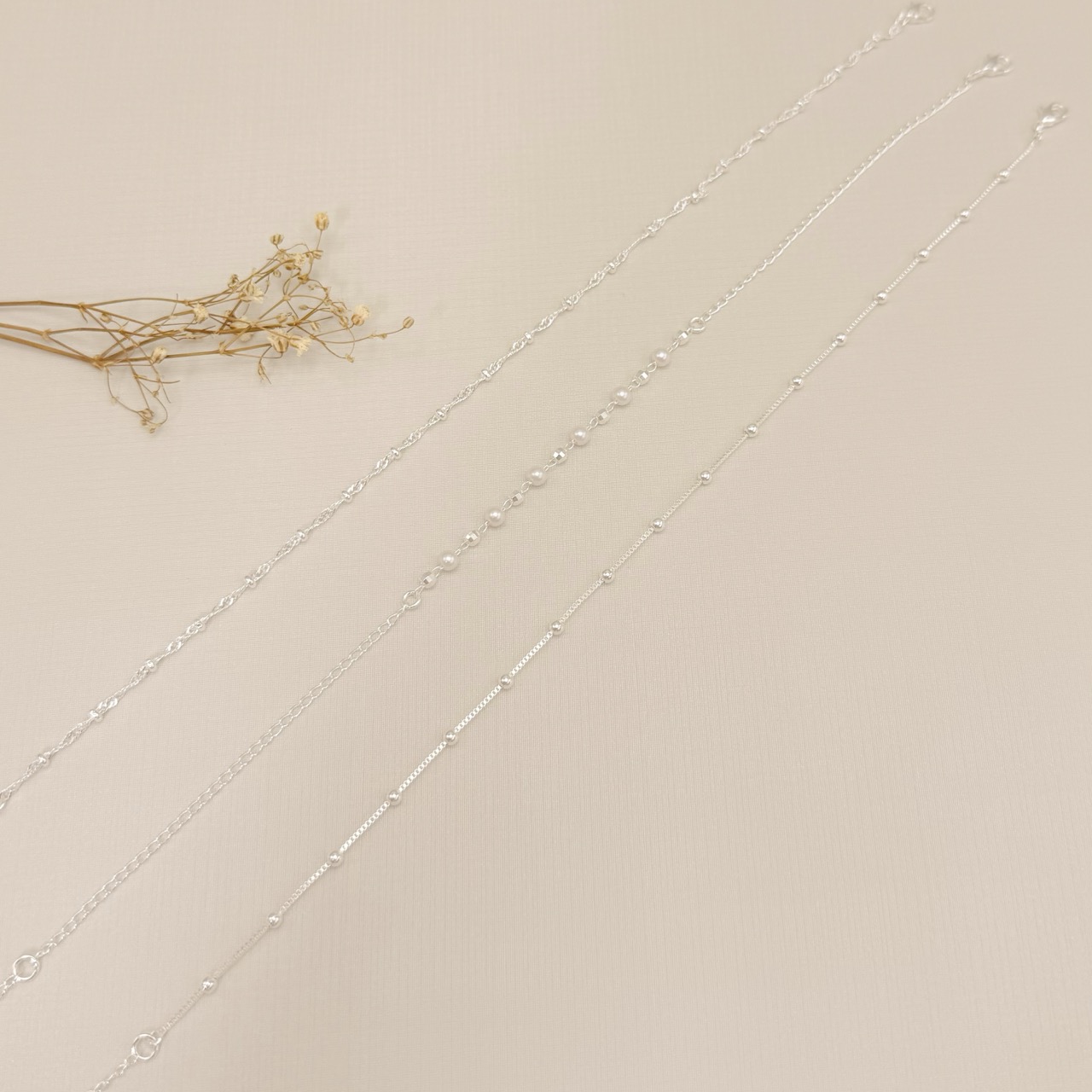 14.0313.0.S - Tornozeleira de veneziana com bolinhas lisas espaçadas