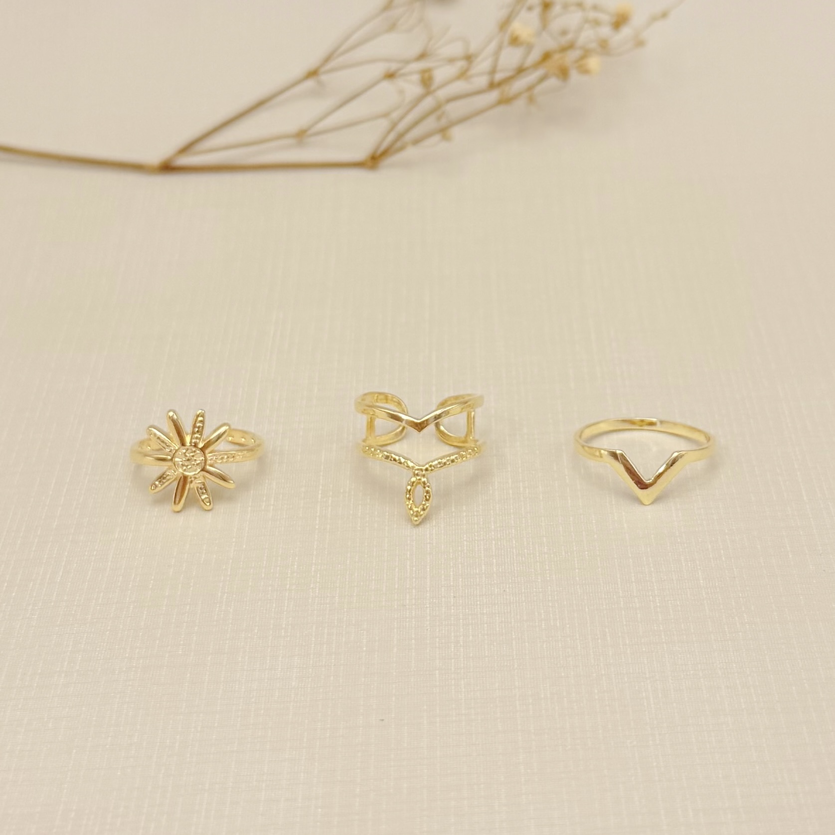 01.0222.0.O - (Reg) Anel de mindinho duplo desenho V com silhueta navete