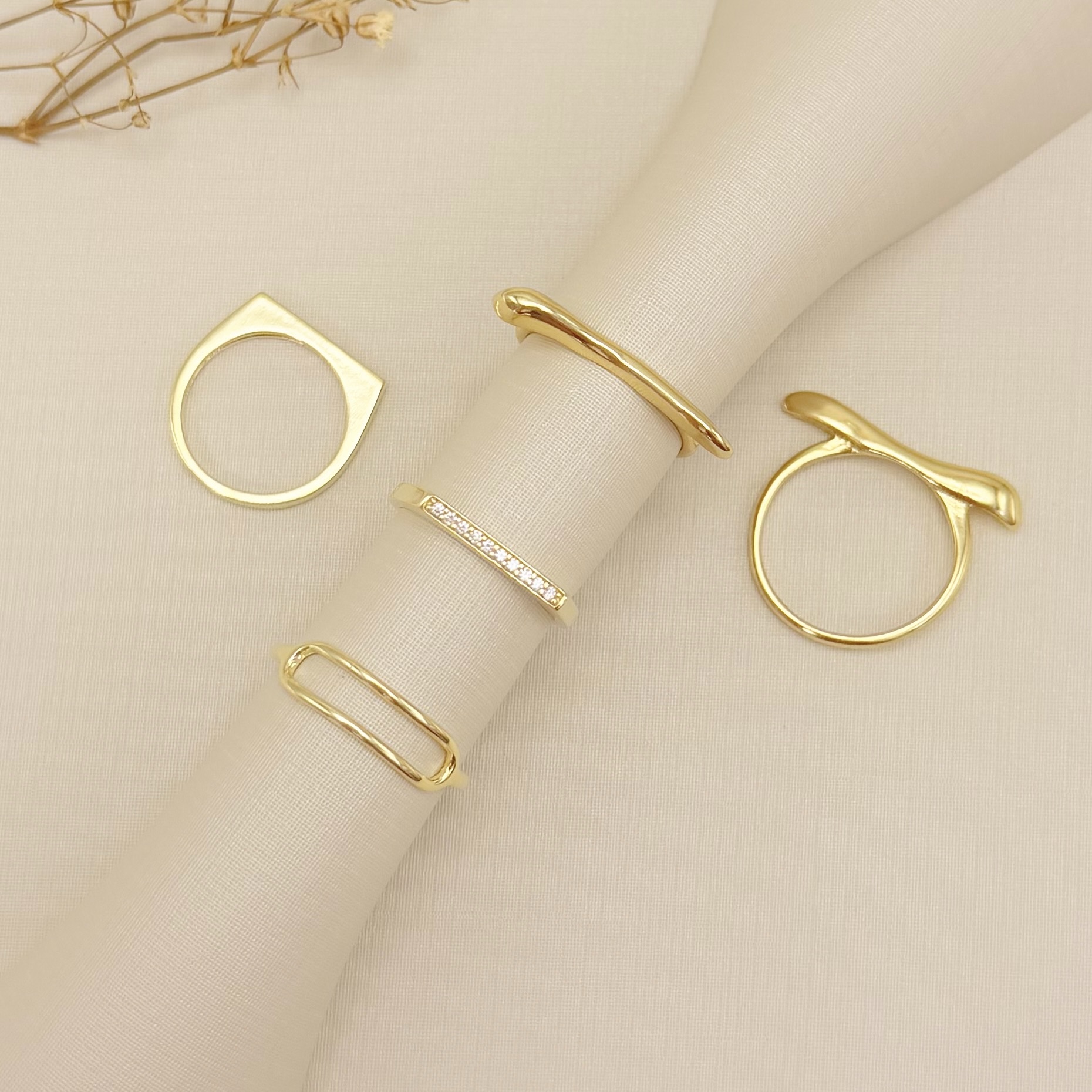 03.2534.0.O - (21) Anel de aro fino com parte superior em aro duplo ovalado liso