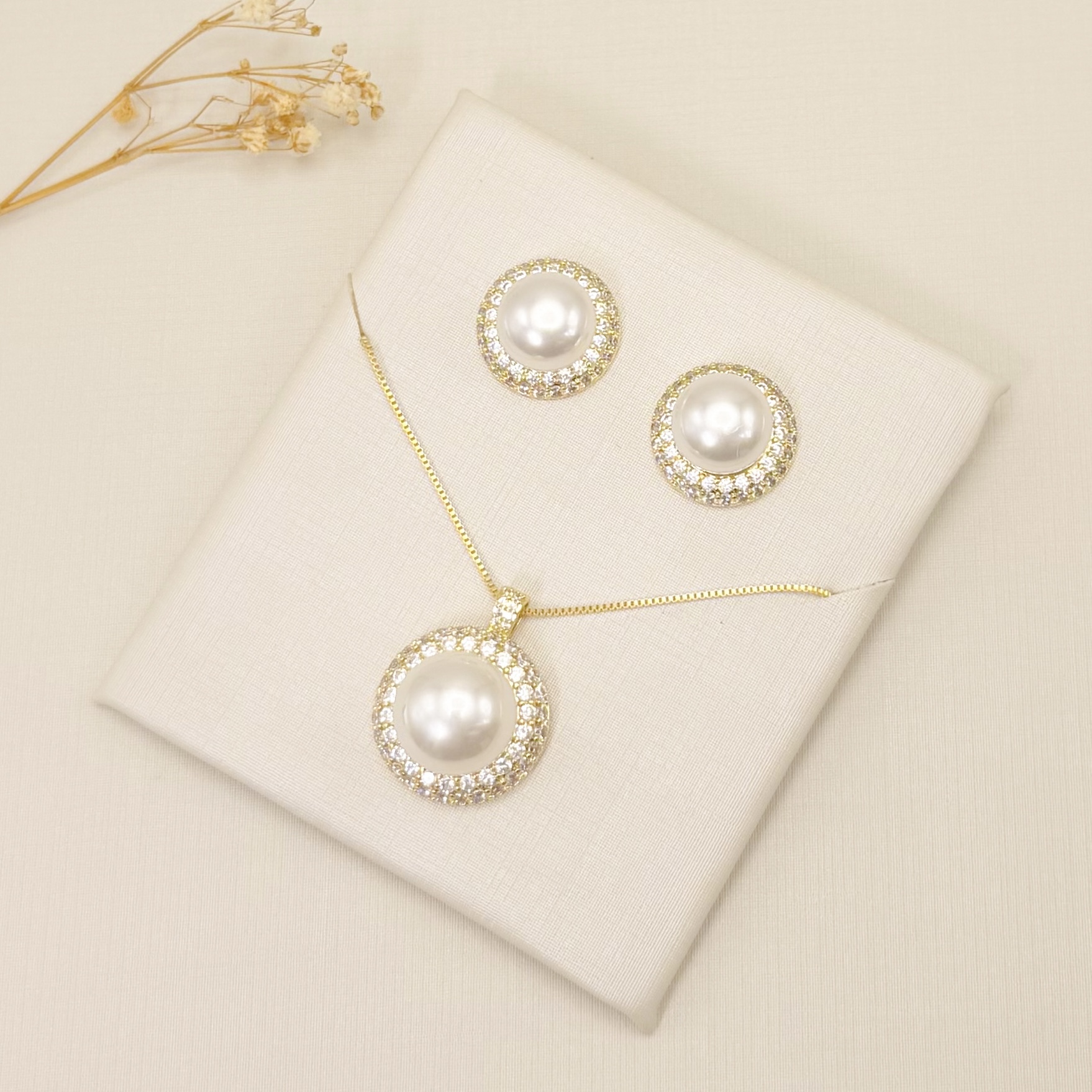 08.0616.15.O - (45) Conjunto de pérola circular com duas auras em volta