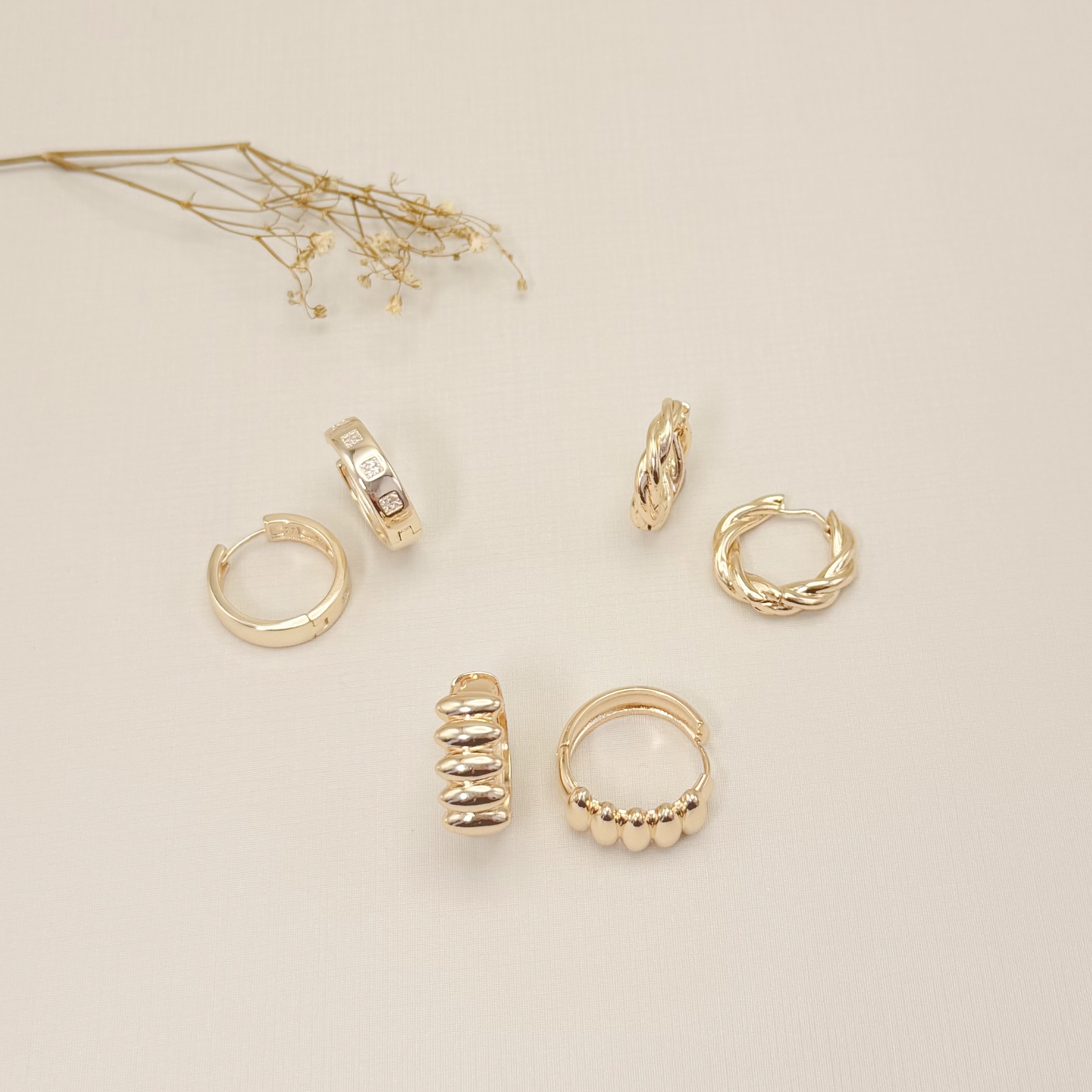 05.3122.0.O - Argola grande com parte frontal em cilindros lisos