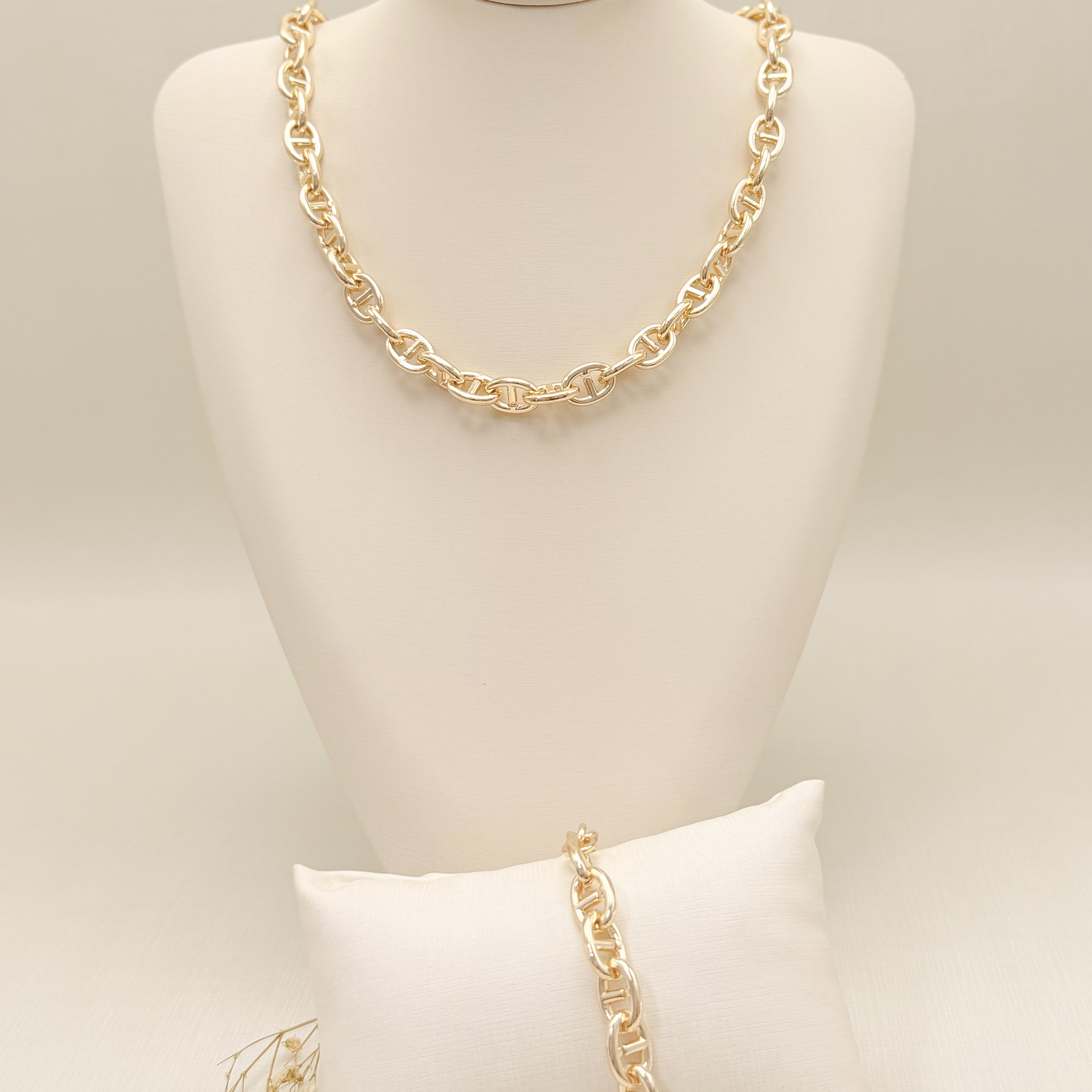 09.2445.0.O - (46) Colar em corrente de elos marine grandes lisos com fecho T passado