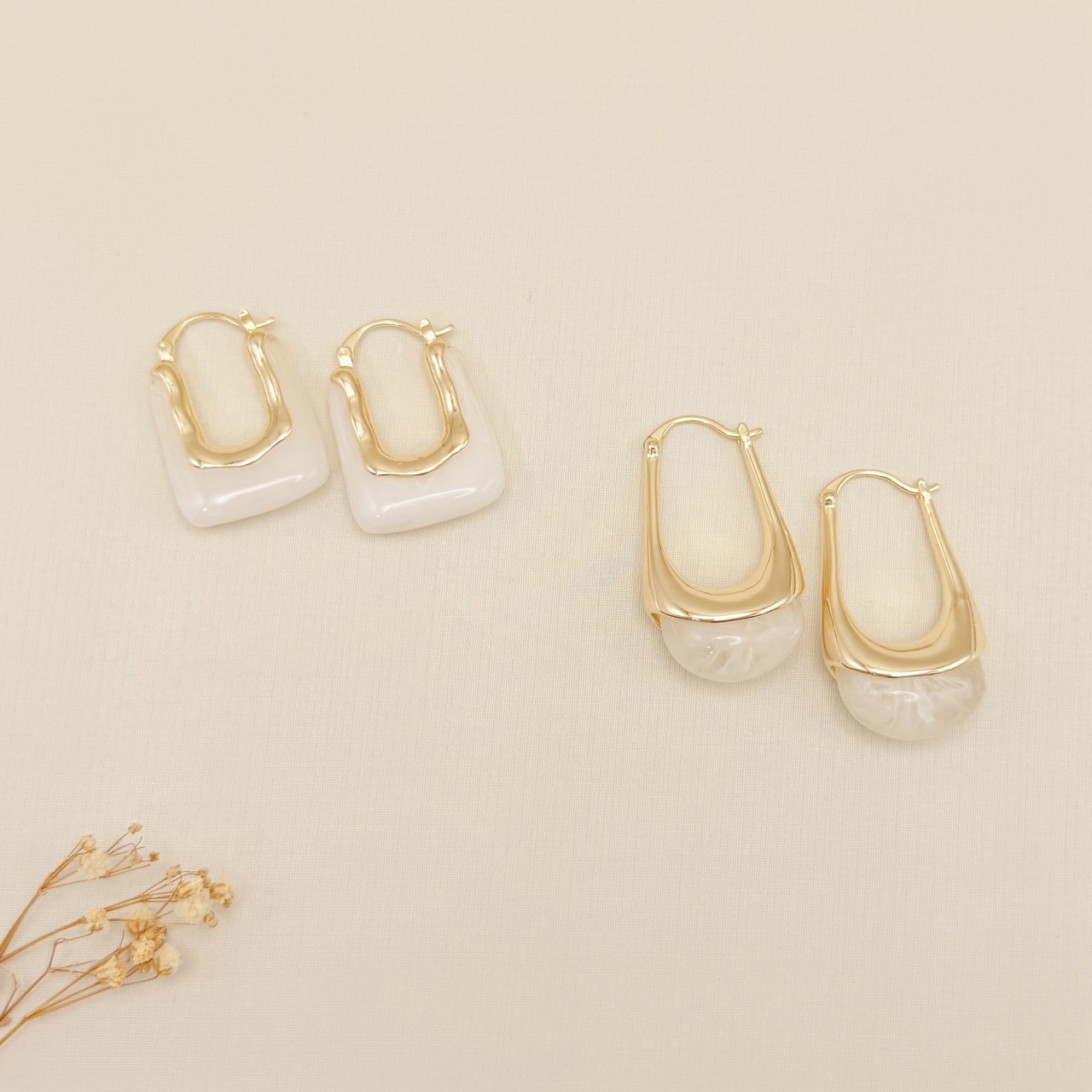 06.1828.15.O - (V2)Argola retangular resina quartzo com cobertos em organico