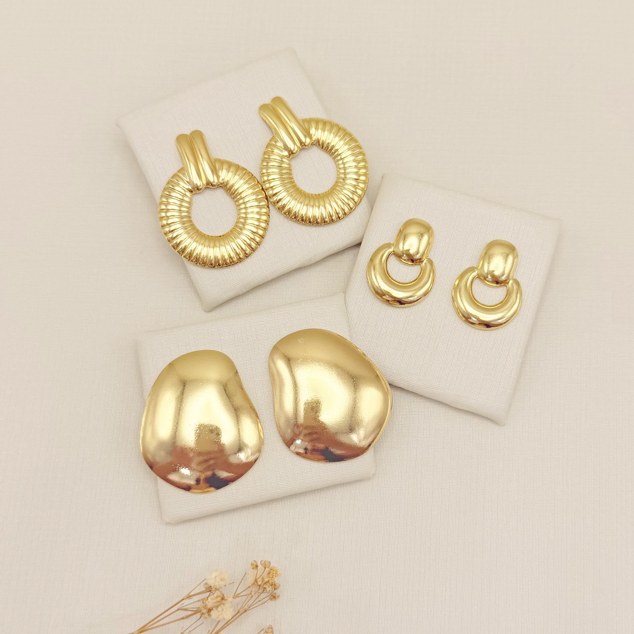 06.1341.0.O - Brinco de formato orgânico em efeito semi jateado