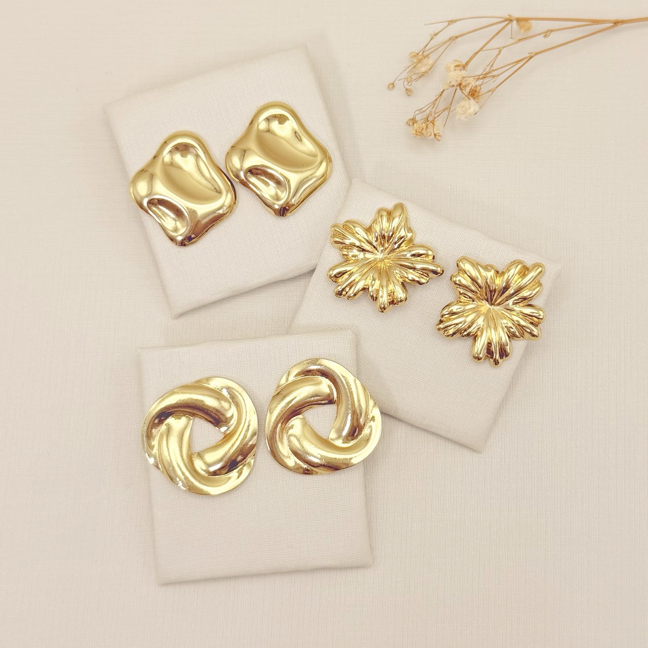 06.1343.0.O - Brinco de flor petúnia ondulada lisa