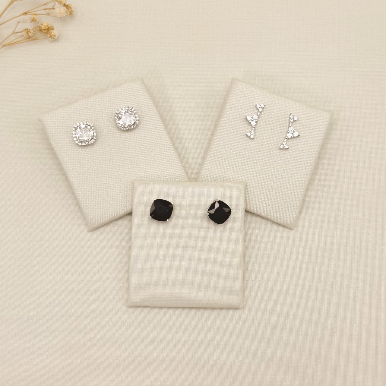 06.1350.1.B - Brinco mini ear-jacket de três triângulos cravejados