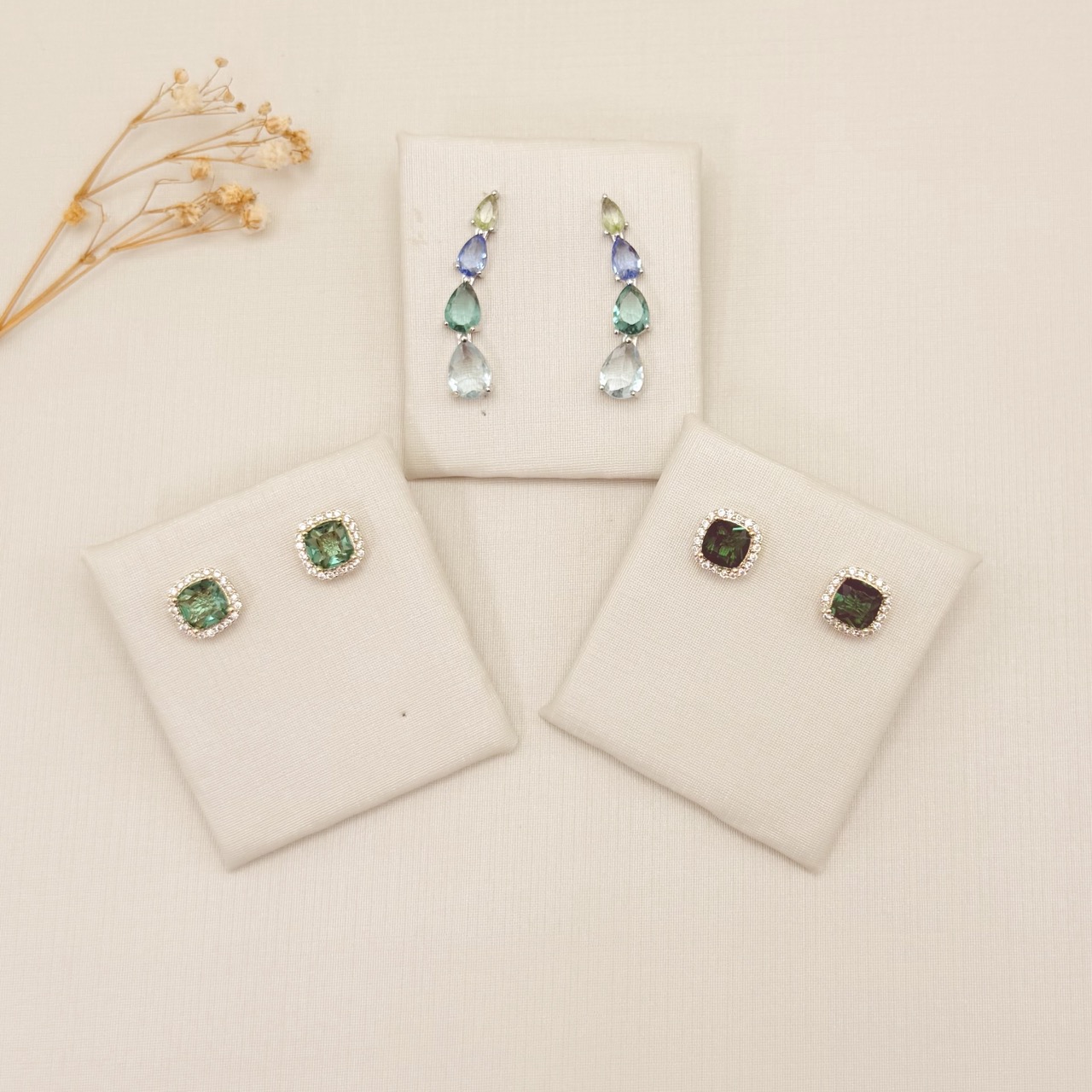 07.2862.5.O - Brinco ponto de luz quadrado de 0.6m com uma borda em aura