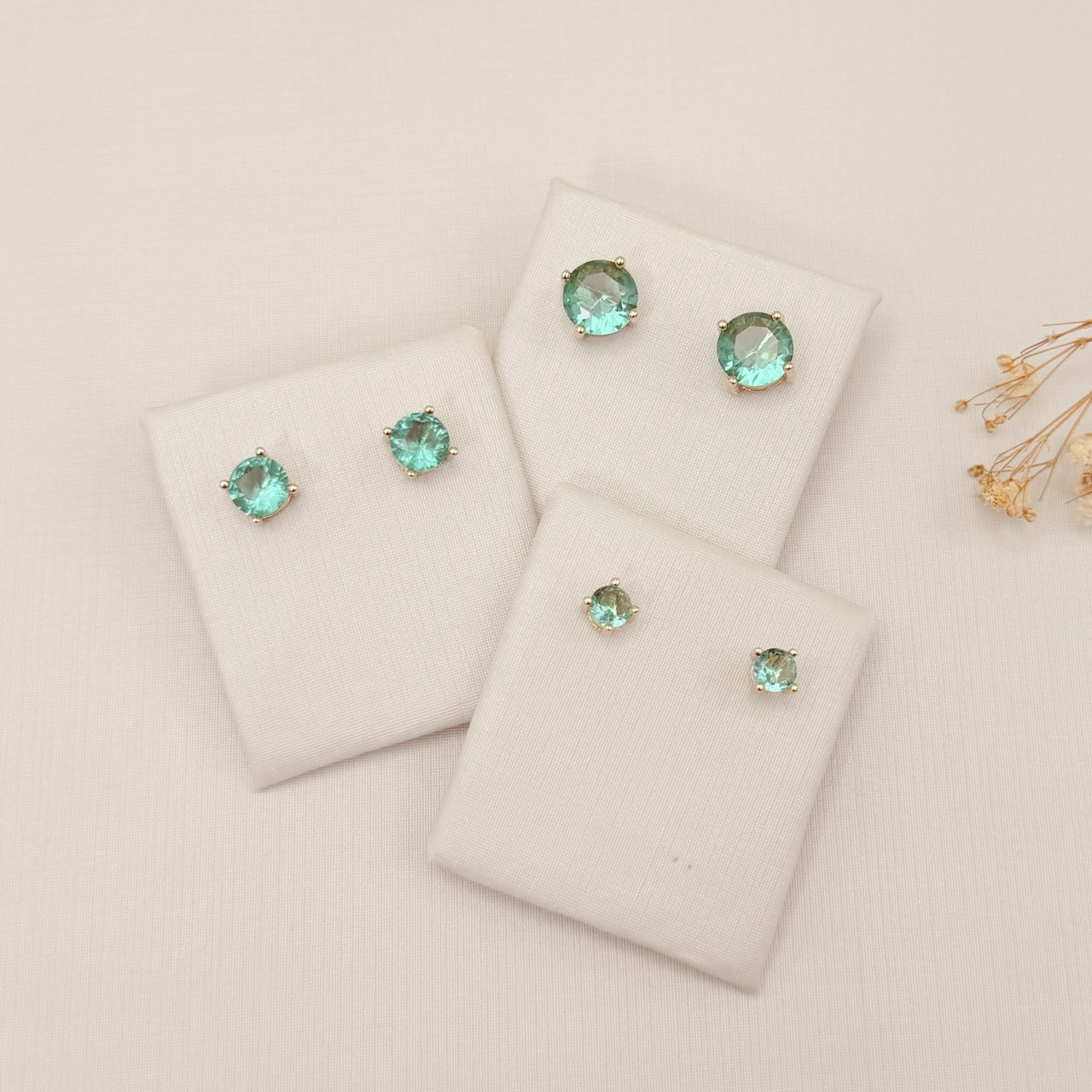 07.2865.9.O - (0,5m Tam.P) Brinco de ponto de luz circular em garras com galeria