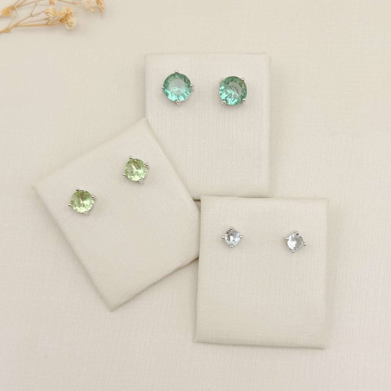 07.2866.14.B - (0,7 Tam.M) Brinco de ponto de luz circular em garras com galeria