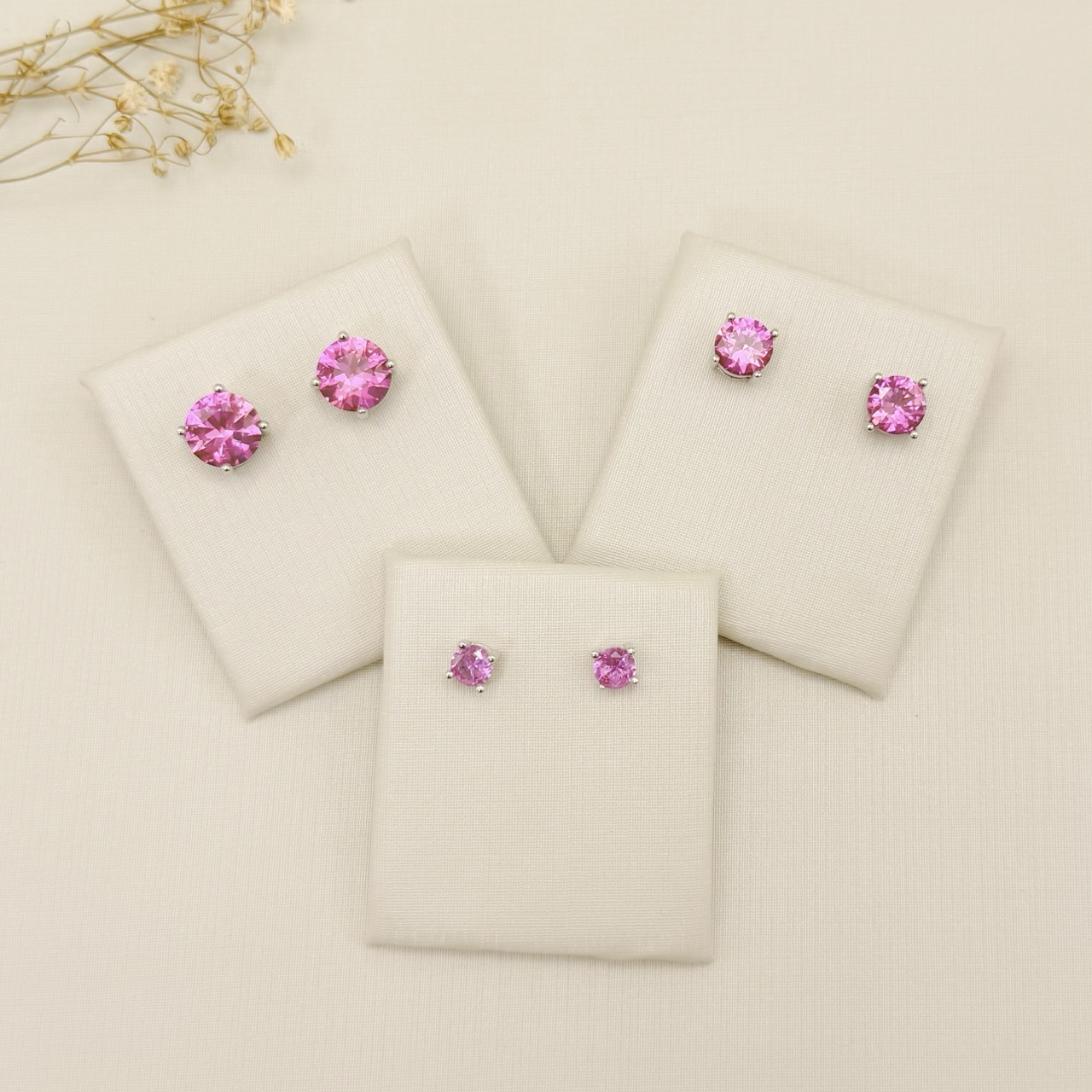 07.2866.13.B - (0,7 Tam.M) Brinco de ponto de luz circular em garras com galeria