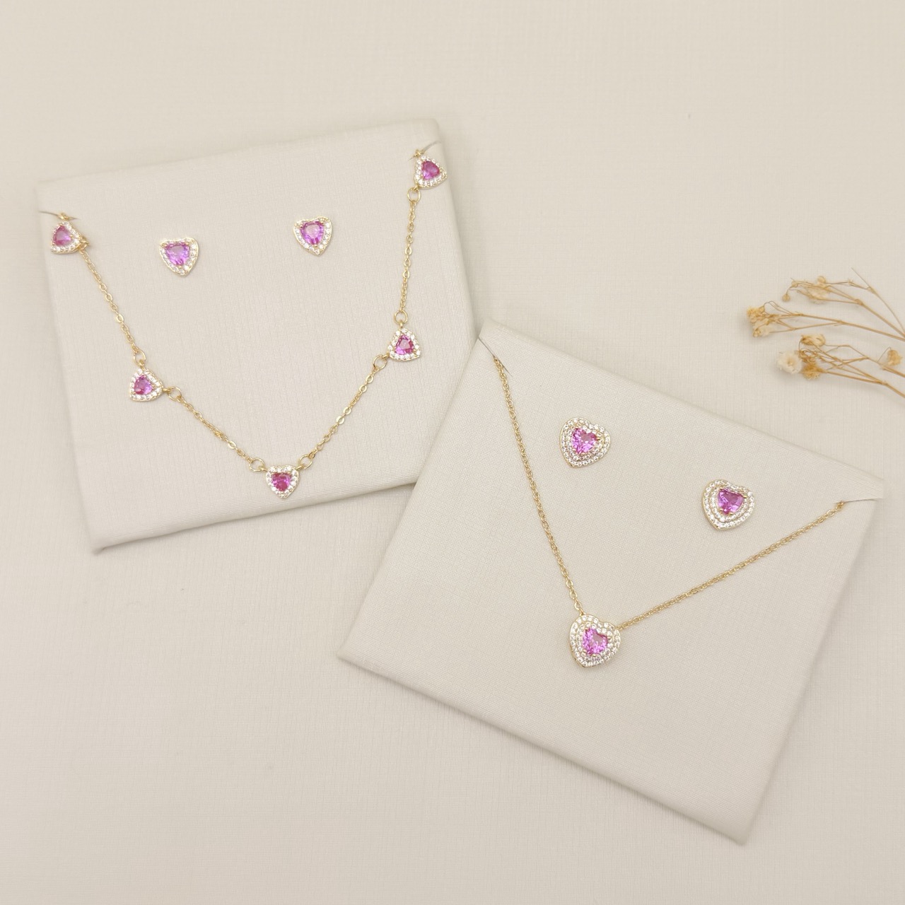 08.0625.13.O - (35) Conjunto de corações com um aura de colar em estilo tiffany