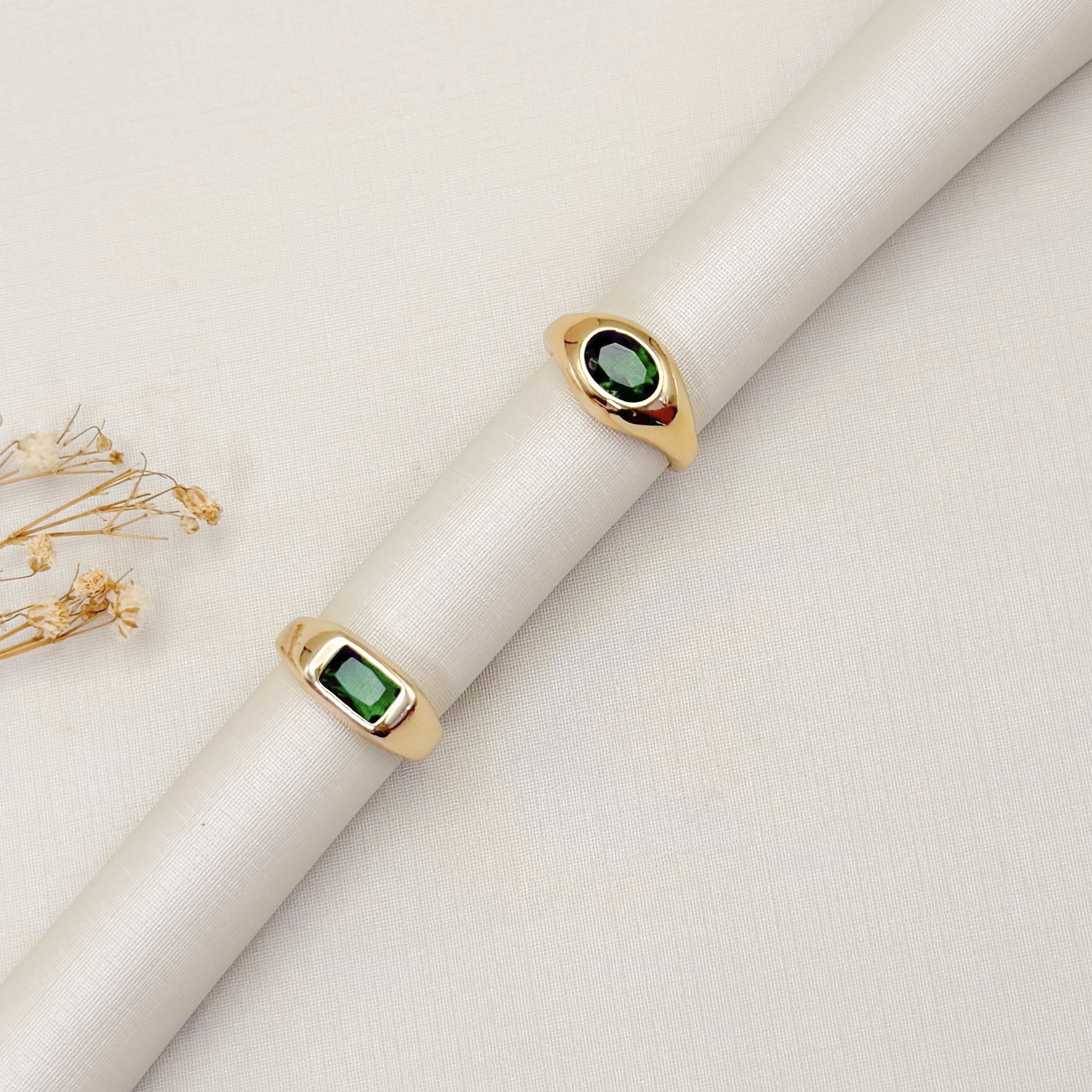 01.0223.5.O - (Reg) Falange de pedra oval em cravação gypsy com aro liso