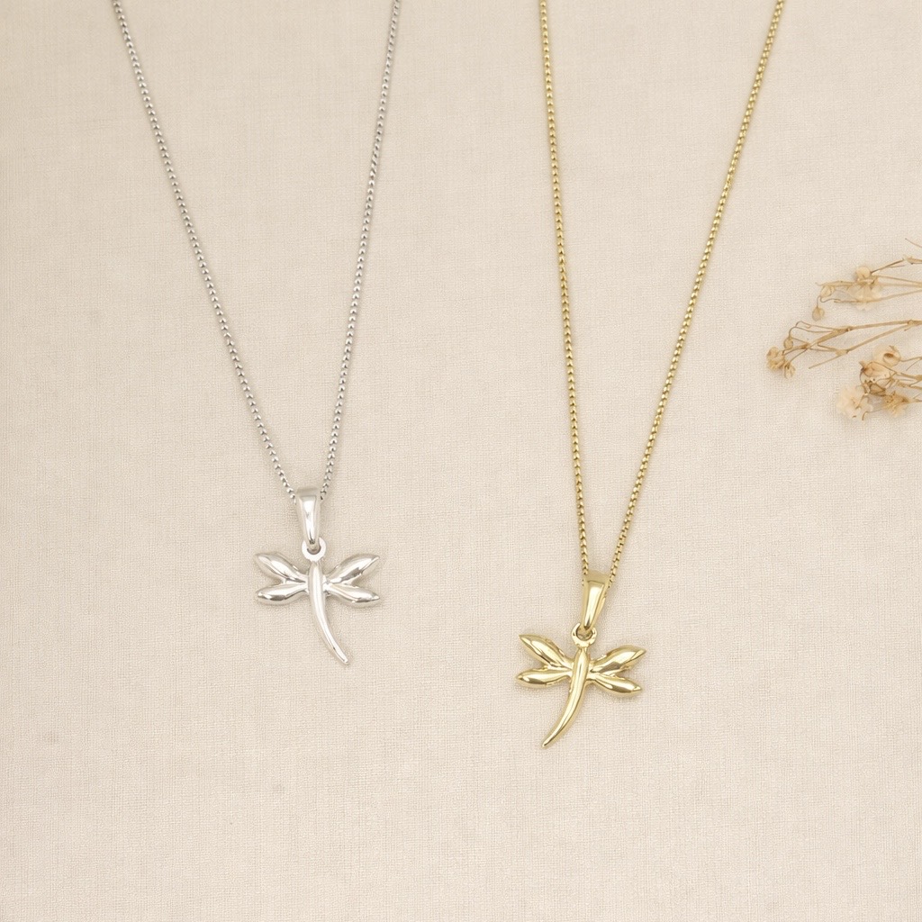 09.2466.0.S - (45) Colar em corrente veneziana com pingente de libélula desenhada lisa