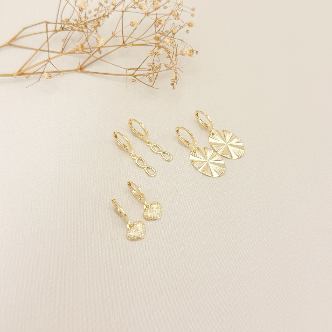 05.3150.0.O - Argola de pressão clássica com pingente oval grande em efeito raios