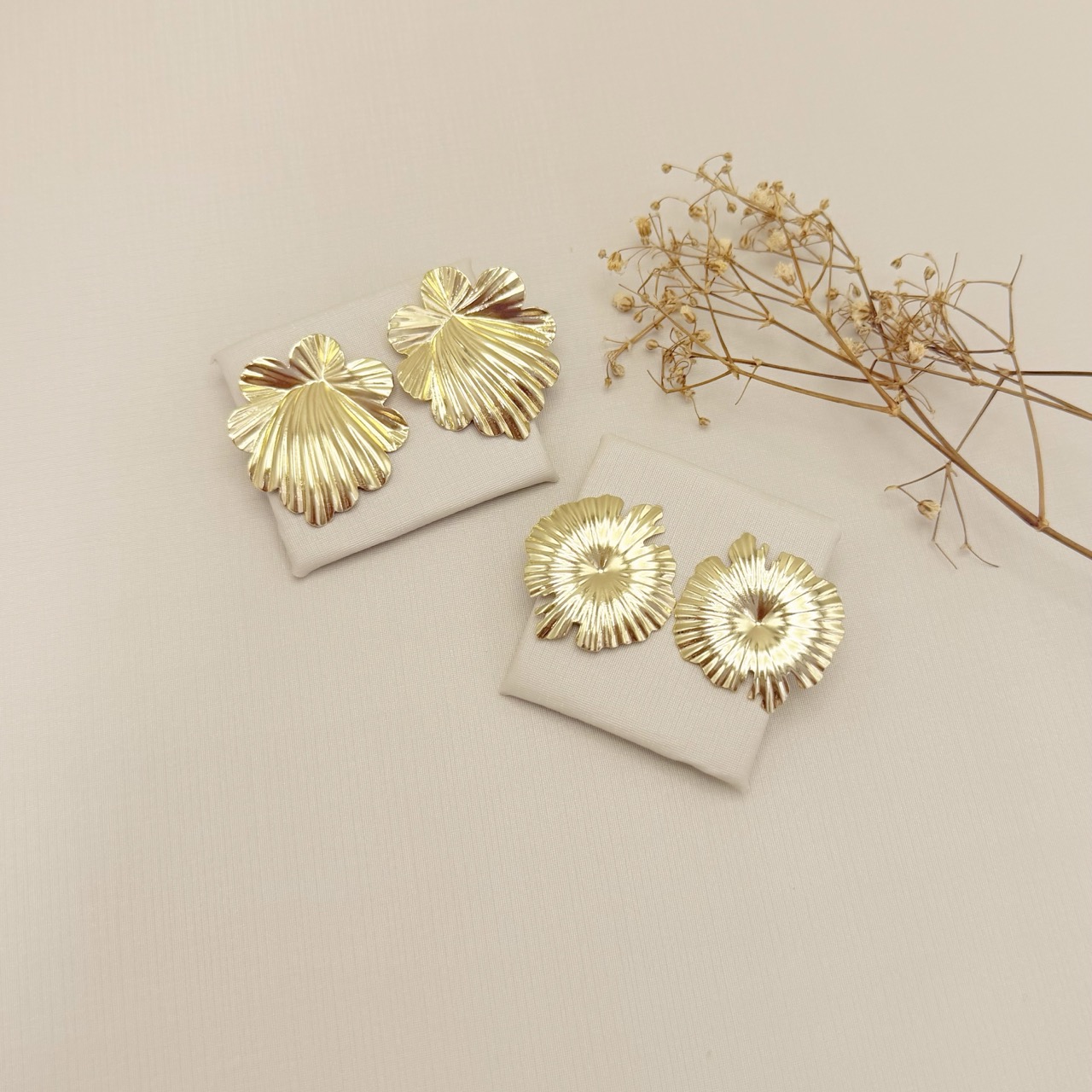 06.1362.0.O - Brinco de folha de vitoria regia em chapa de efeito raios de sol