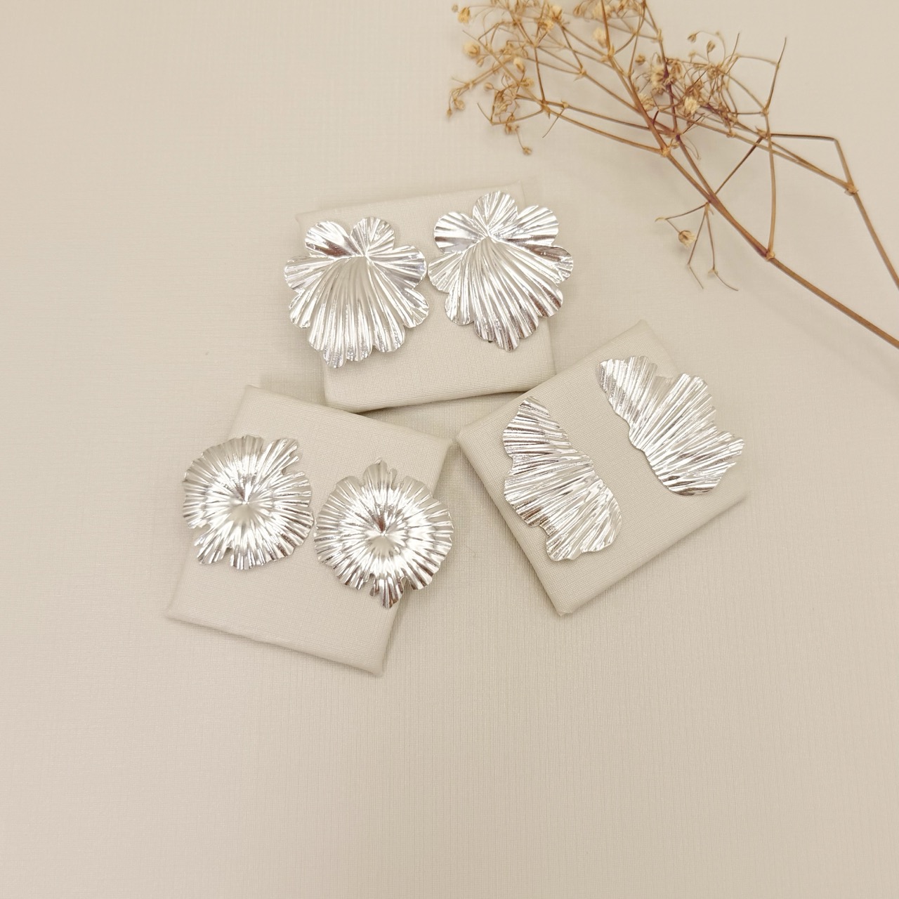 06.1362.0.S - Brinco de folha de vitoria regia em chapa de efeito raios de sol