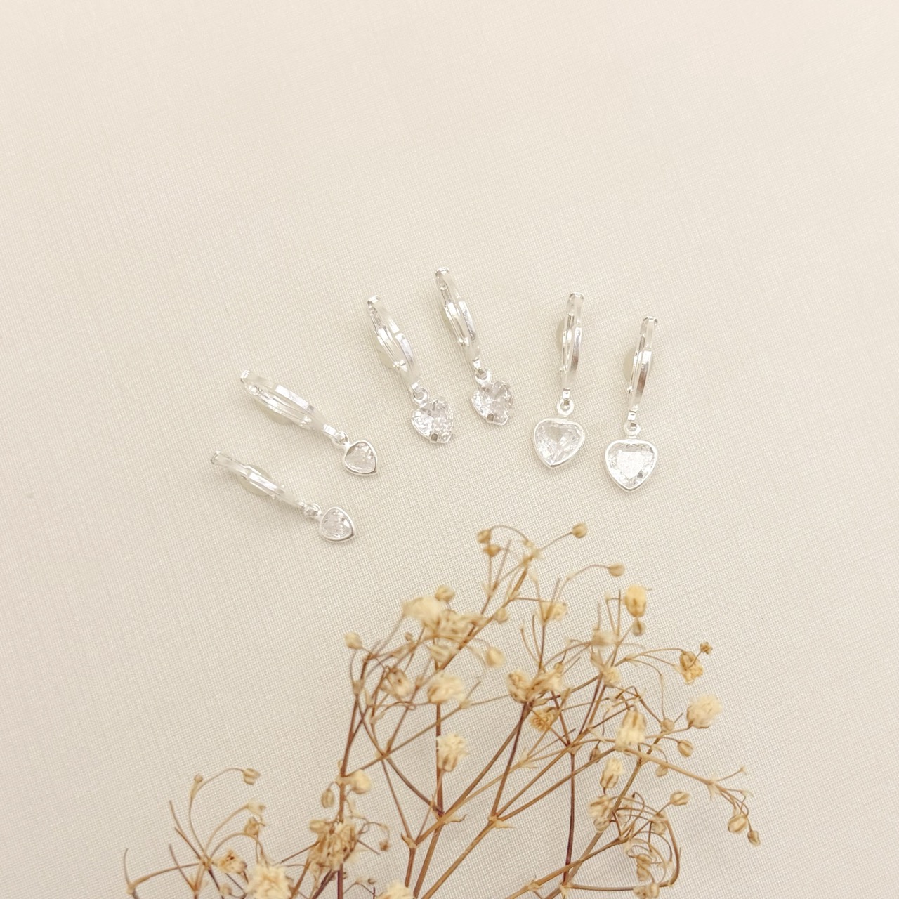 05.3154.1.S - (Tam.p) Argola de pressão clássica com pingente de ponto de luz em coração