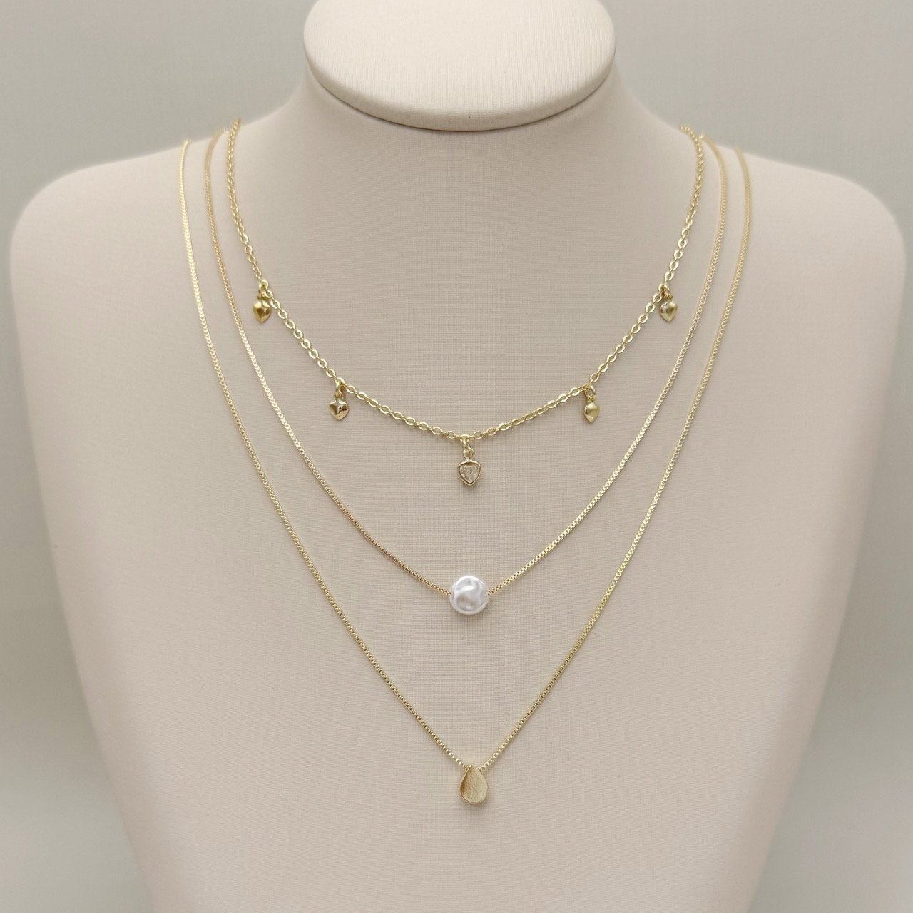 09.2468.15.O - (40) Colar veneziana com pingente passado de pérola em moeda