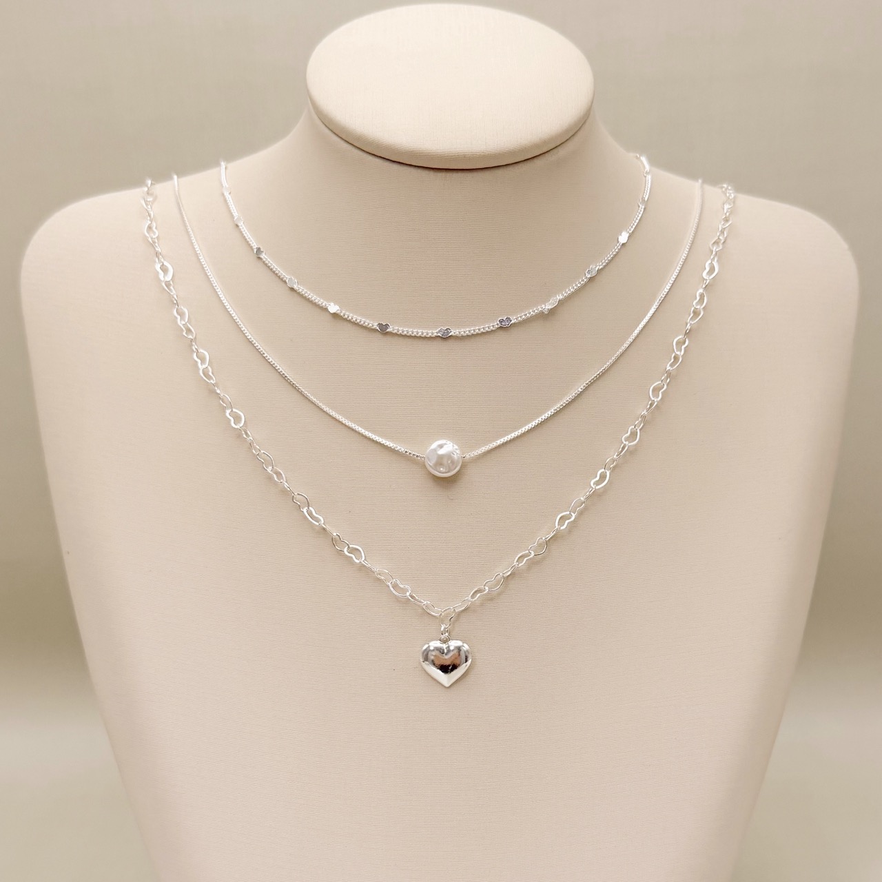 09.2468.15.S - (40) Colar veneziana com pingente passado de pérola em moeda