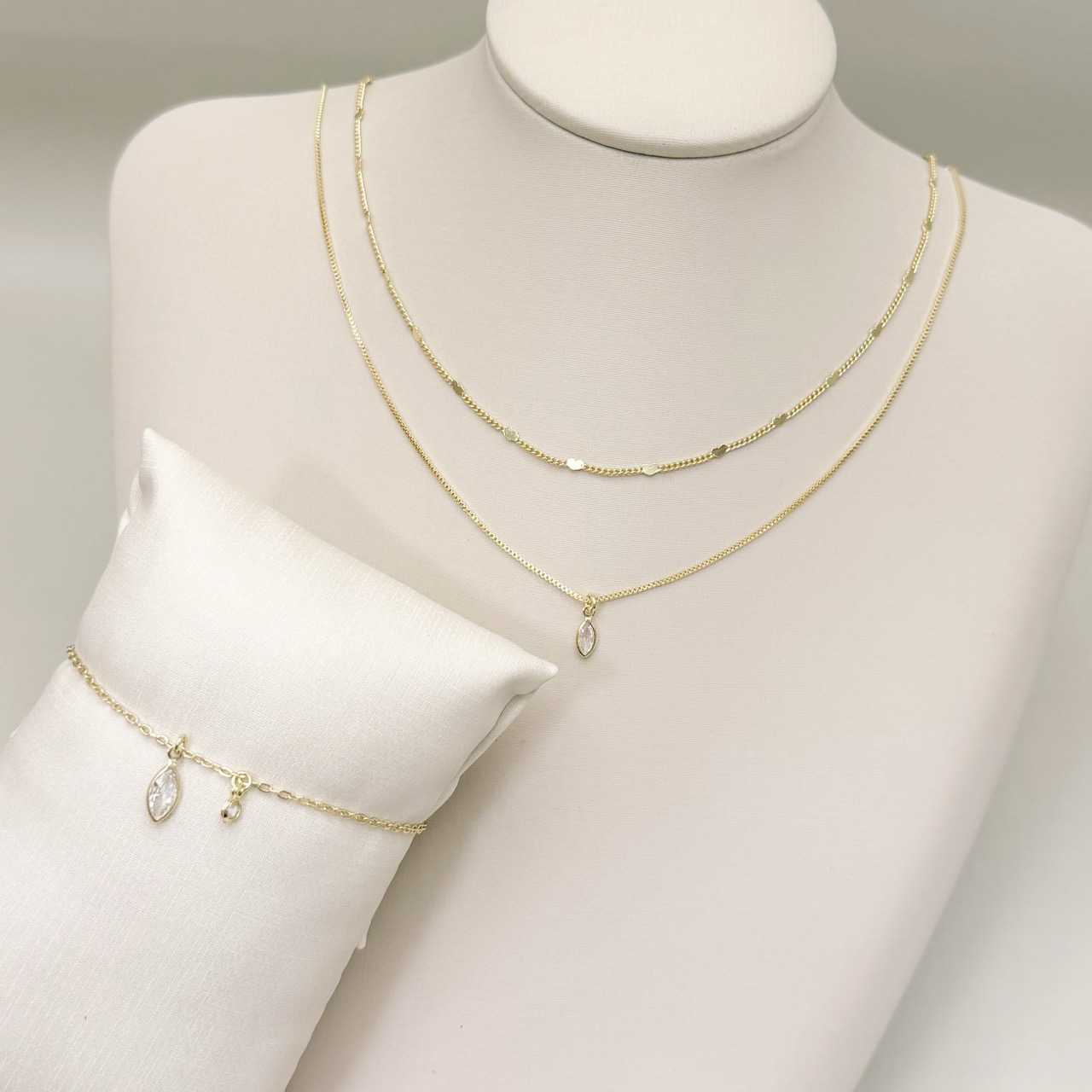 09.2239.1.O - (V2 - 40) Colar de veneziana com pingente ponot de luz navete em ingles