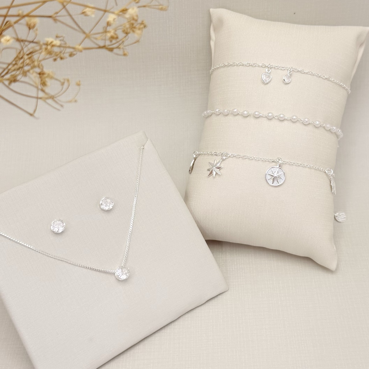 08.0642.1.S - (40) Conjunto de ponto de luz simples em cravação quatro garras