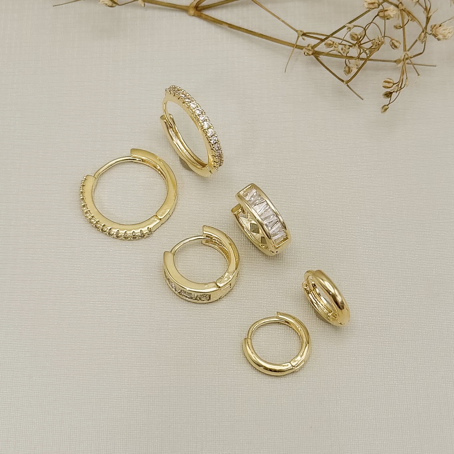 05.3161.0.O - Argola de formato clássico em tubo abaloado liso simples