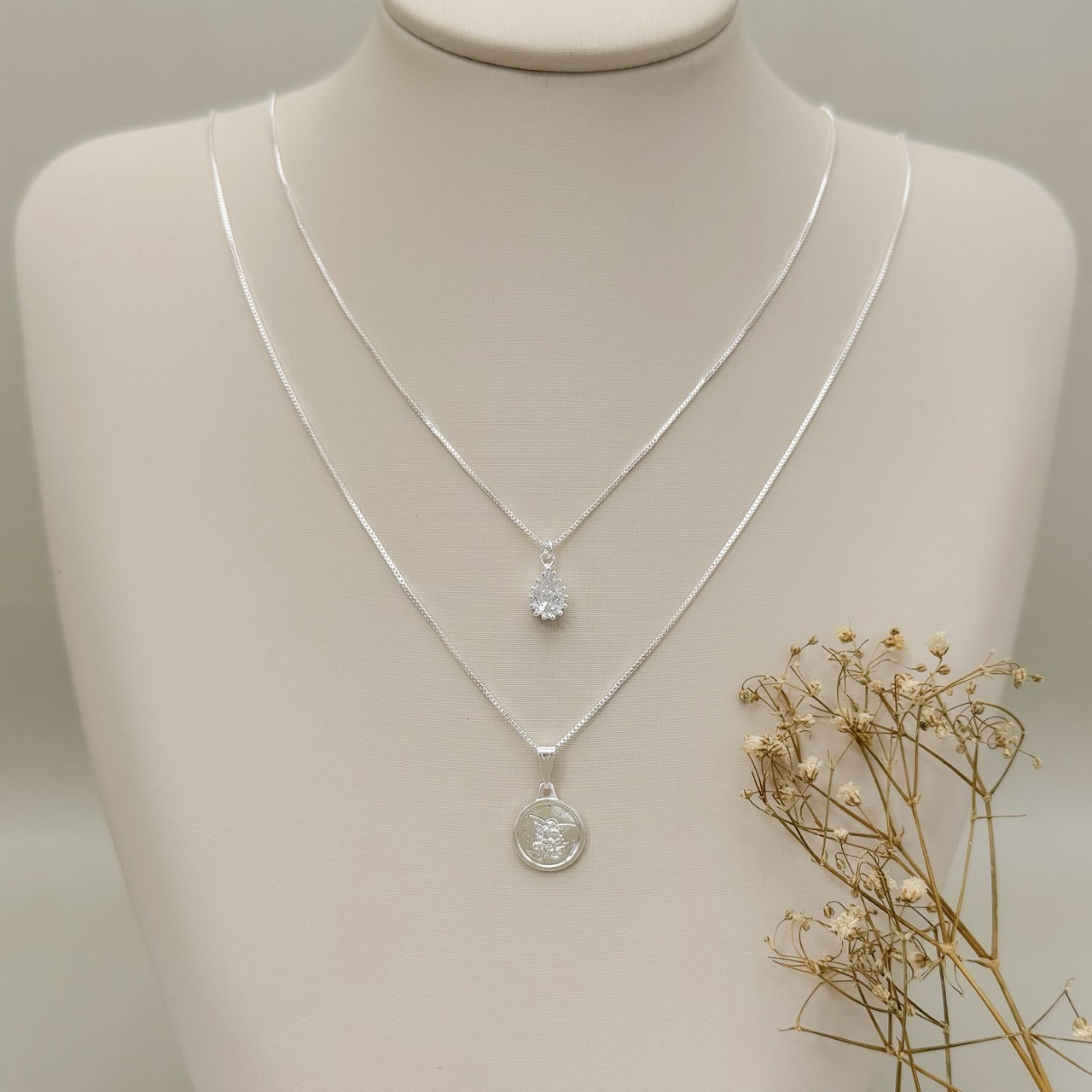 09.2496.1.S - (45) COlar de veneziana com pingente gota com spikes em borda