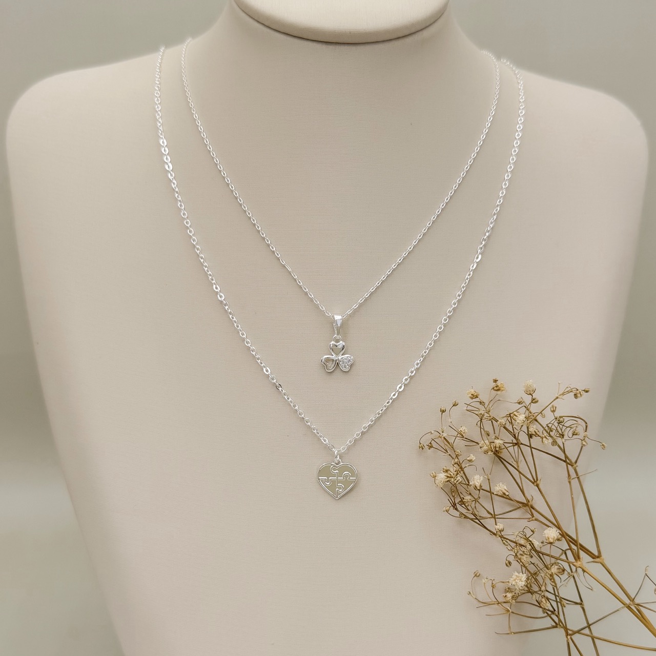 09.2501.1.S - (45) Colar de elos americanos com pingente trevo, cada pétala única