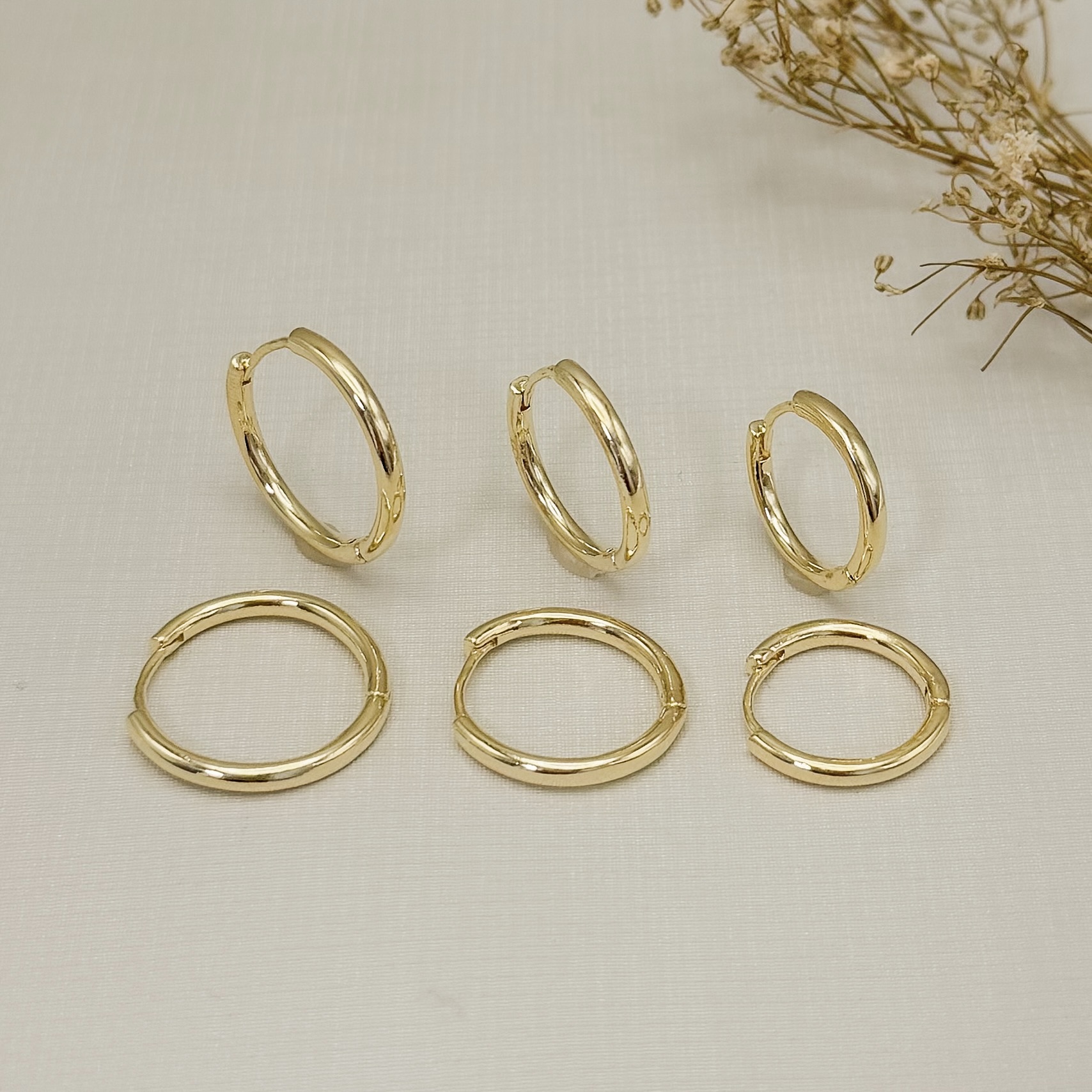 05.3177.0.O  - (Tam.M) Argola estilo maxxi em tubo liso simples; bambolê pequeno.