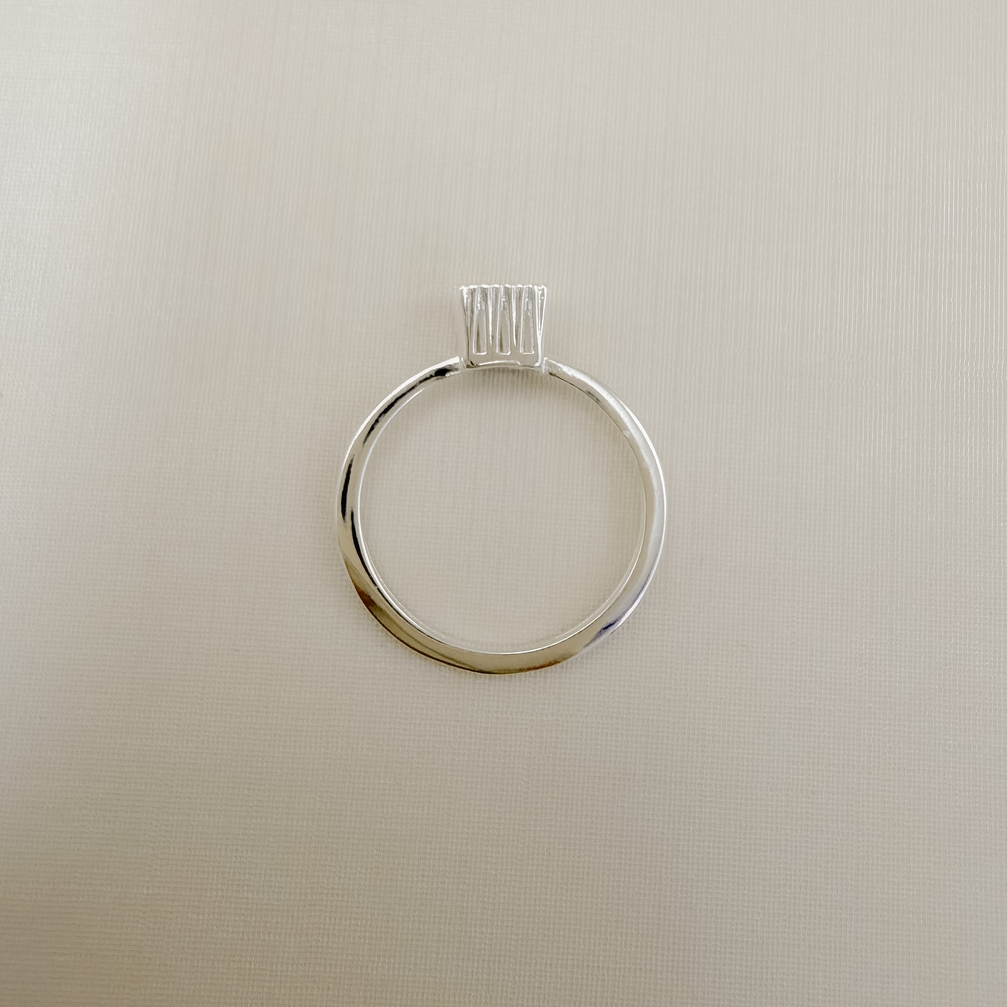 03.2574.1.S - (20) Anel estilo solitario alto quadrado de cravação chuveiro com aro liso