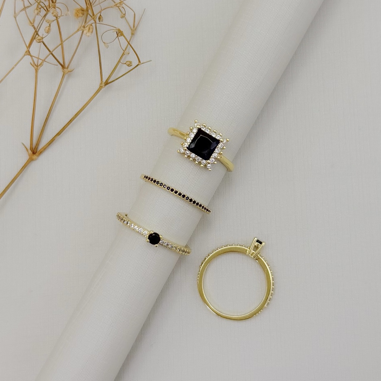 03.2336.2.O - (V2 - 24) Anel solitário alto de quatro garras com aro cravejado