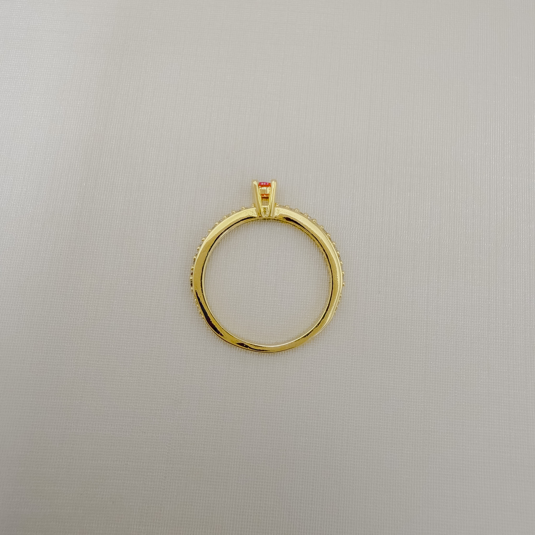 03.2336.6.O - (V2 - 14) Anel solitário alto de quatro garras com aro cravejado