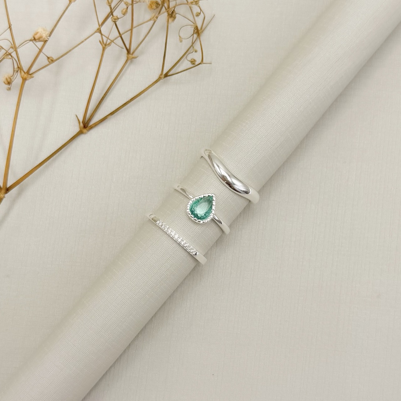 03.2580.0.S - (17) Anel estilo aliança em aro liso ondulado simples