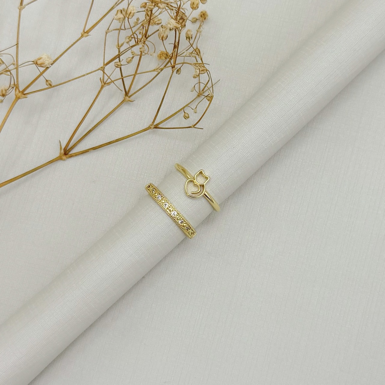 03.2583.1.O - (14) Anel estilo aparador zircônia e bolinha lisa intercaladas com borda larga em spike