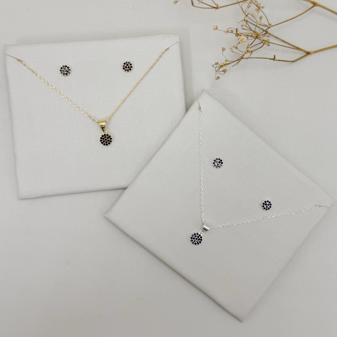 08.0643.2.S - (45) Conjunto de moeda cravejada de borda reta simples