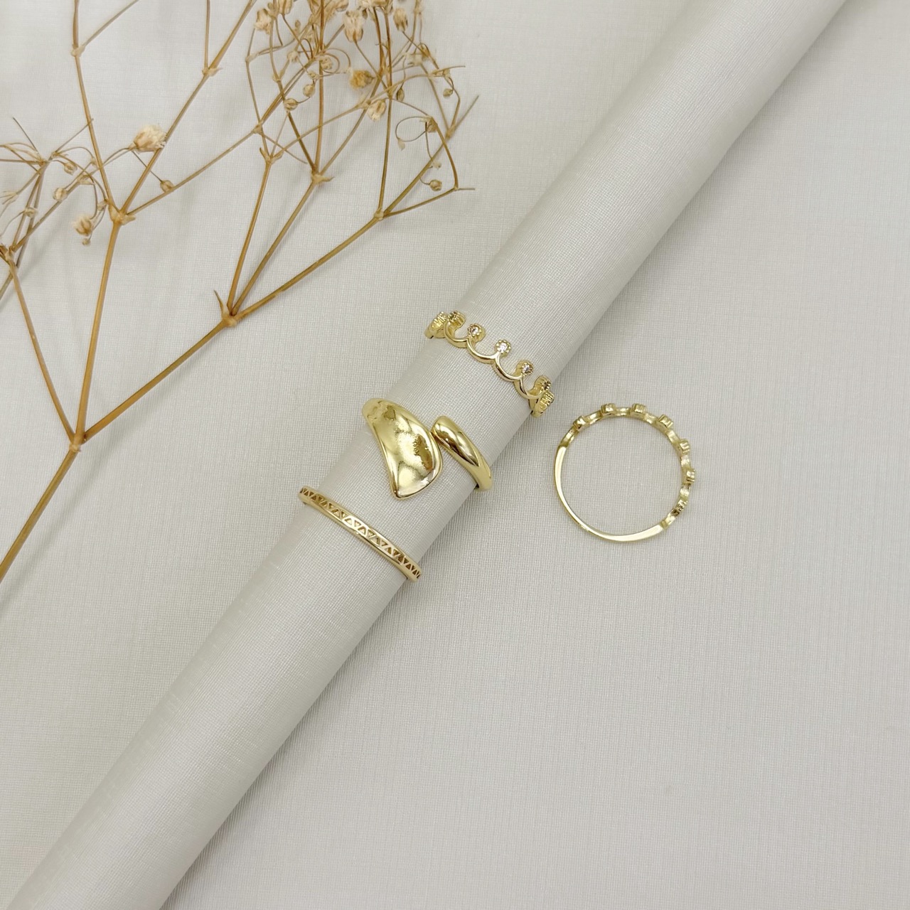 03.2594.0.O - (18) Anel estilo aparador em borda de barra alta lisa com zig zag liso dentro