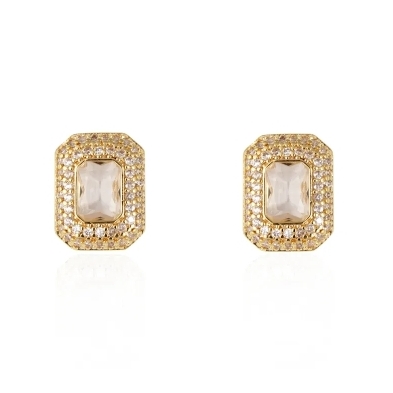 BRINCO LATERAIS CRAVEJADAS COM 1 PEDRA NO MEIO COR CRISTAL BANHADO A OURO 18K