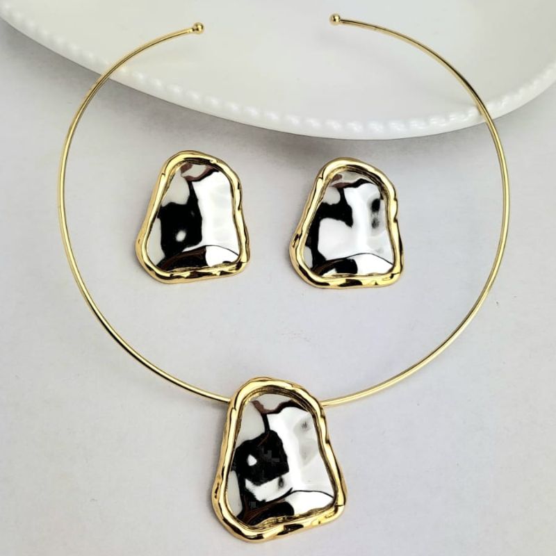 Conjunto organico moldura no banho de ouro 18k e centro bola no rodio branco