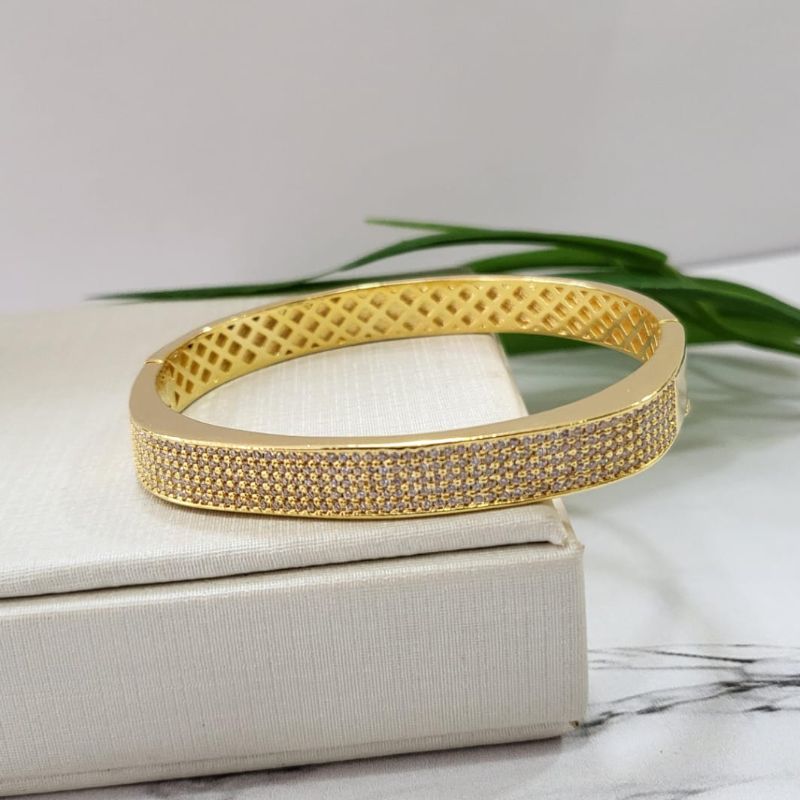 Bracelete luxo quadrado cravejado banhado a ouro 18k